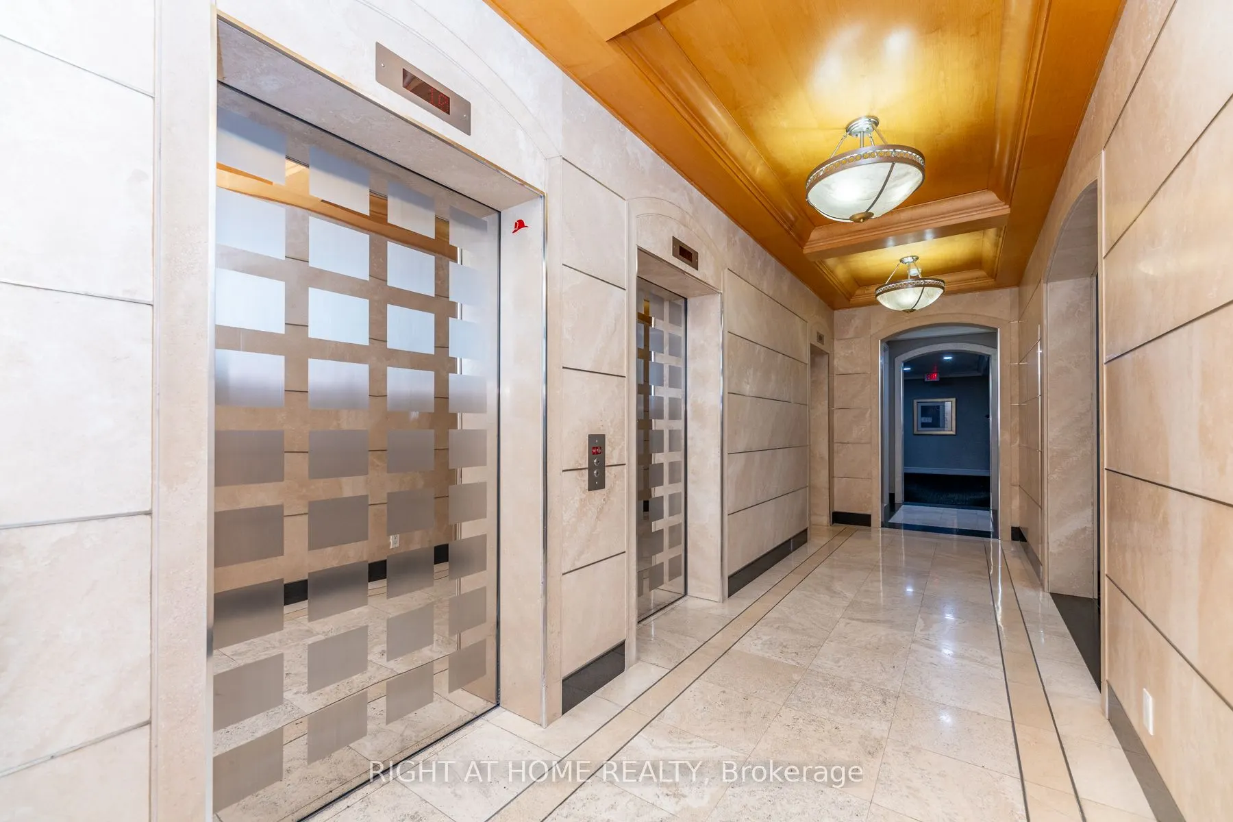 123 Eglinton Avenue E, #813