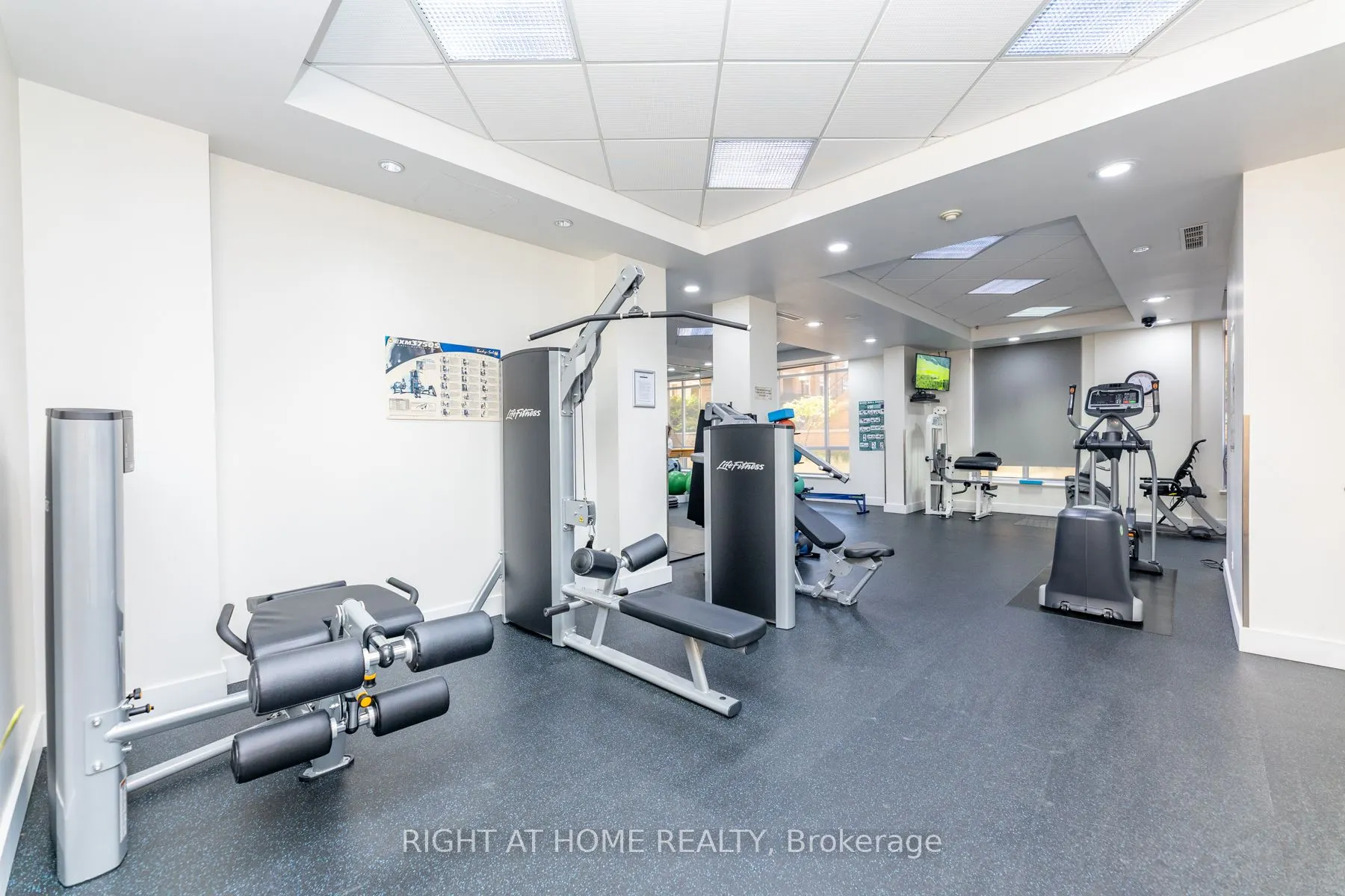 123 Eglinton Avenue E, #813