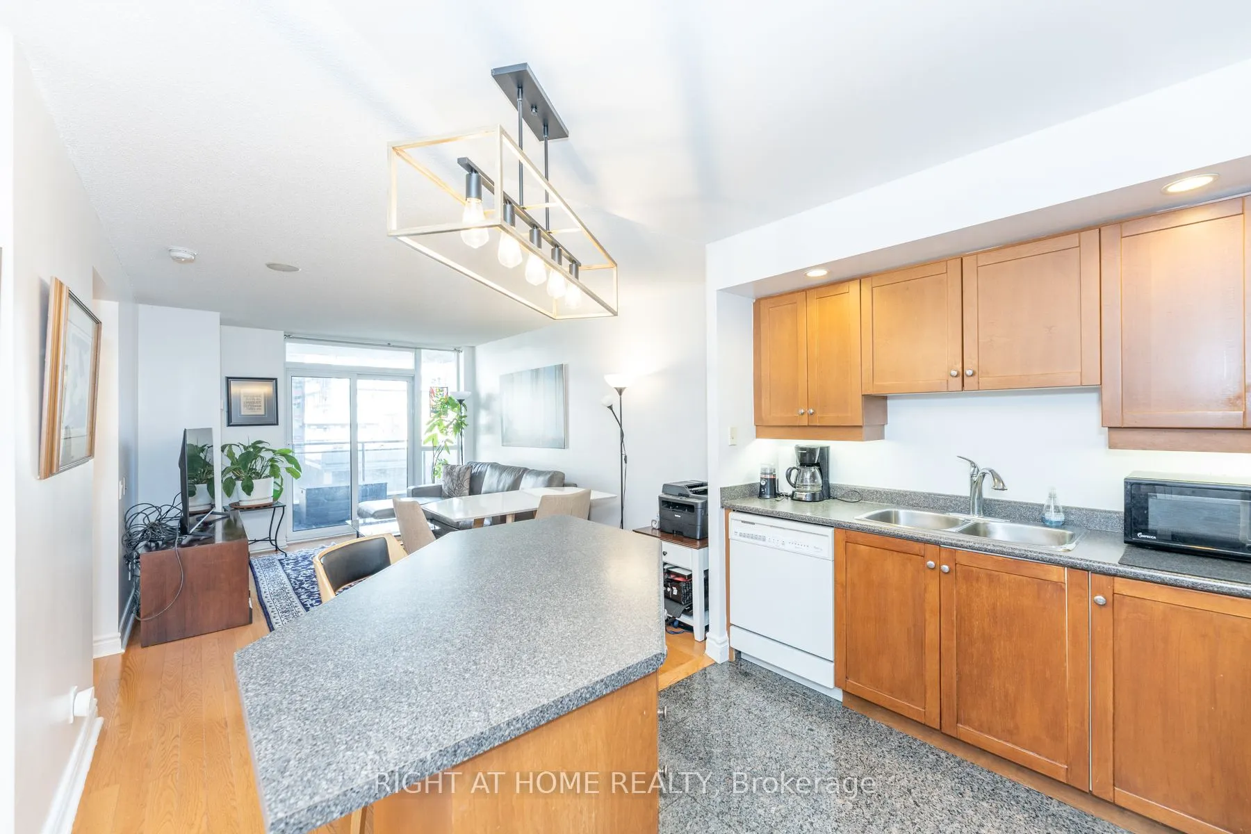 123 Eglinton Avenue E, #813