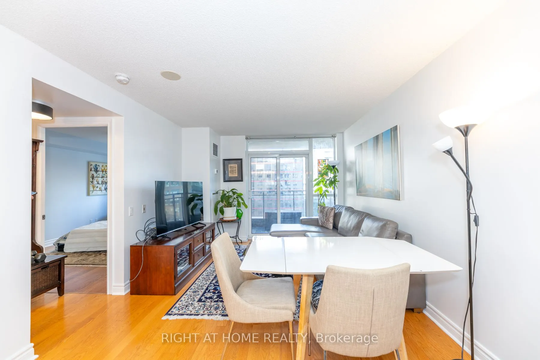 123 Eglinton Avenue E, #813