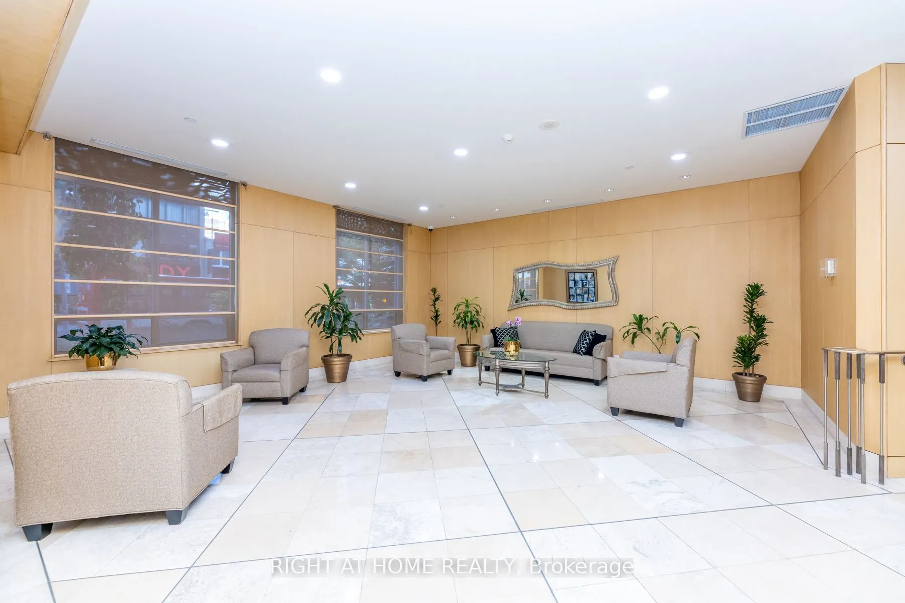 123 Eglinton Avenue E, #813