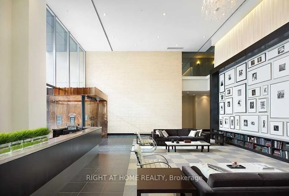438 King Street W, #1302