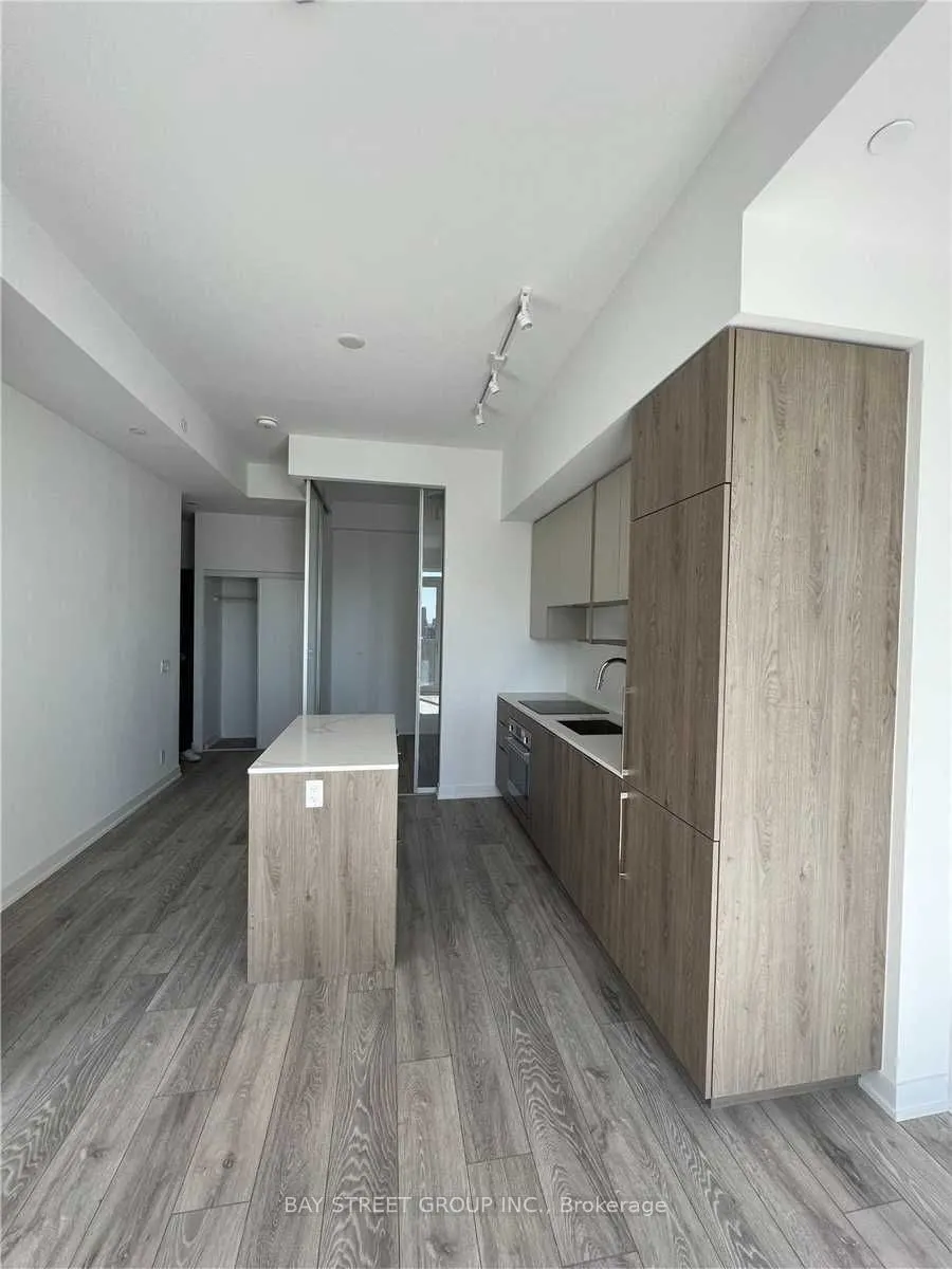 15 Holmes Avenue, #1601