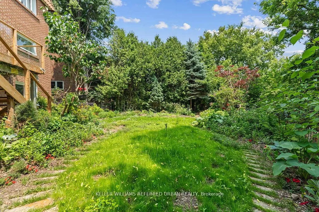 4 Saddletree Drive