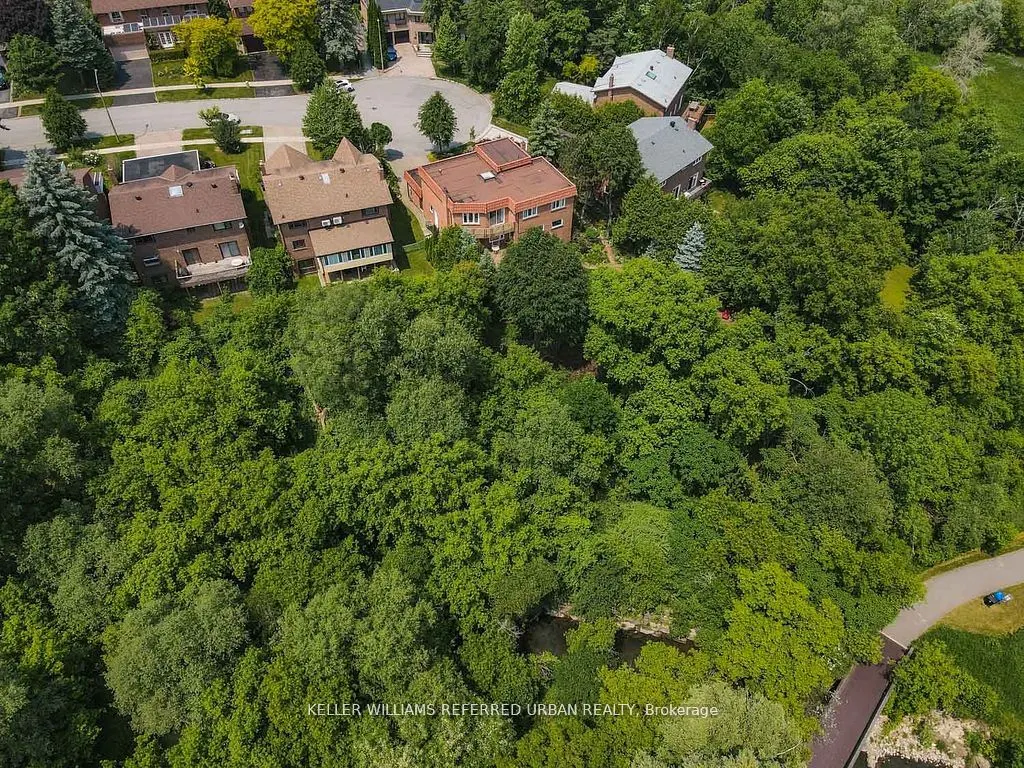 4 Saddletree Drive