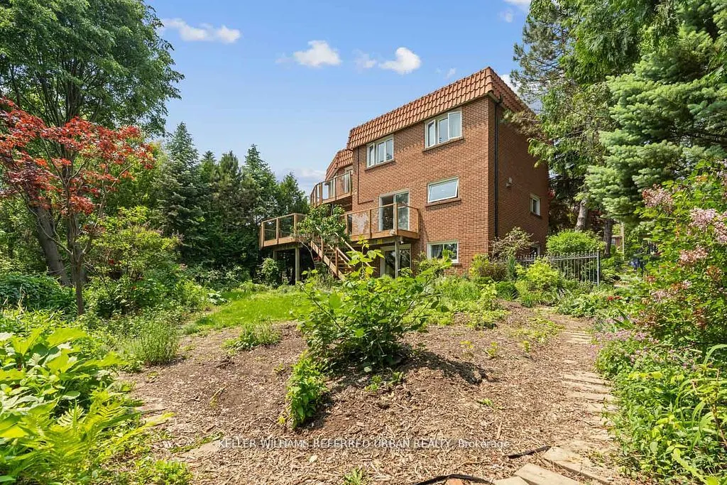4 Saddletree Drive