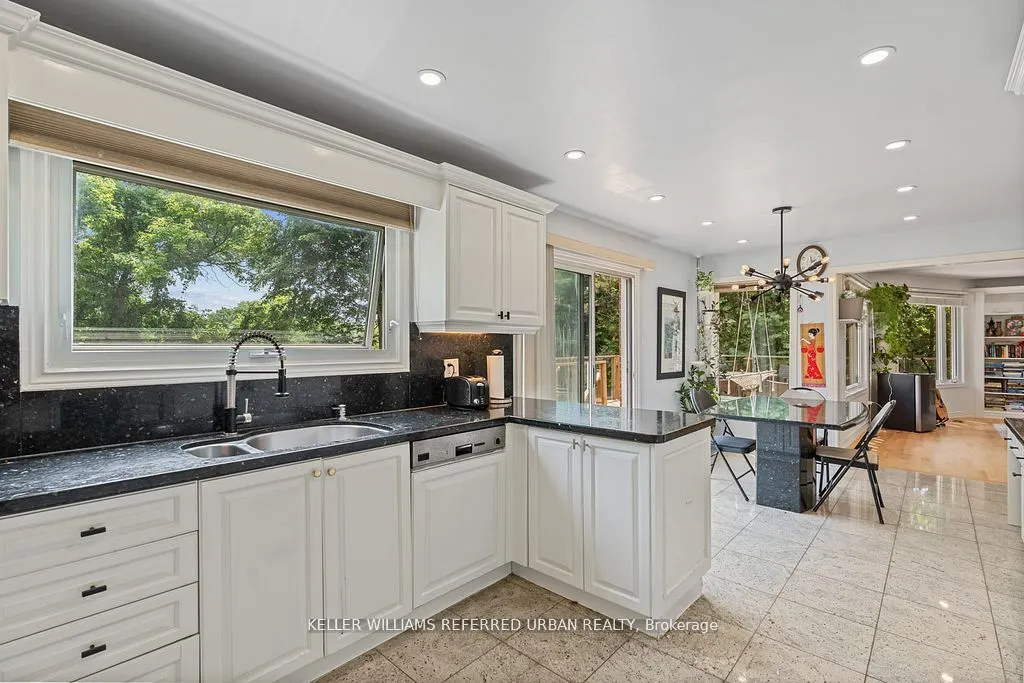 4 Saddletree Drive