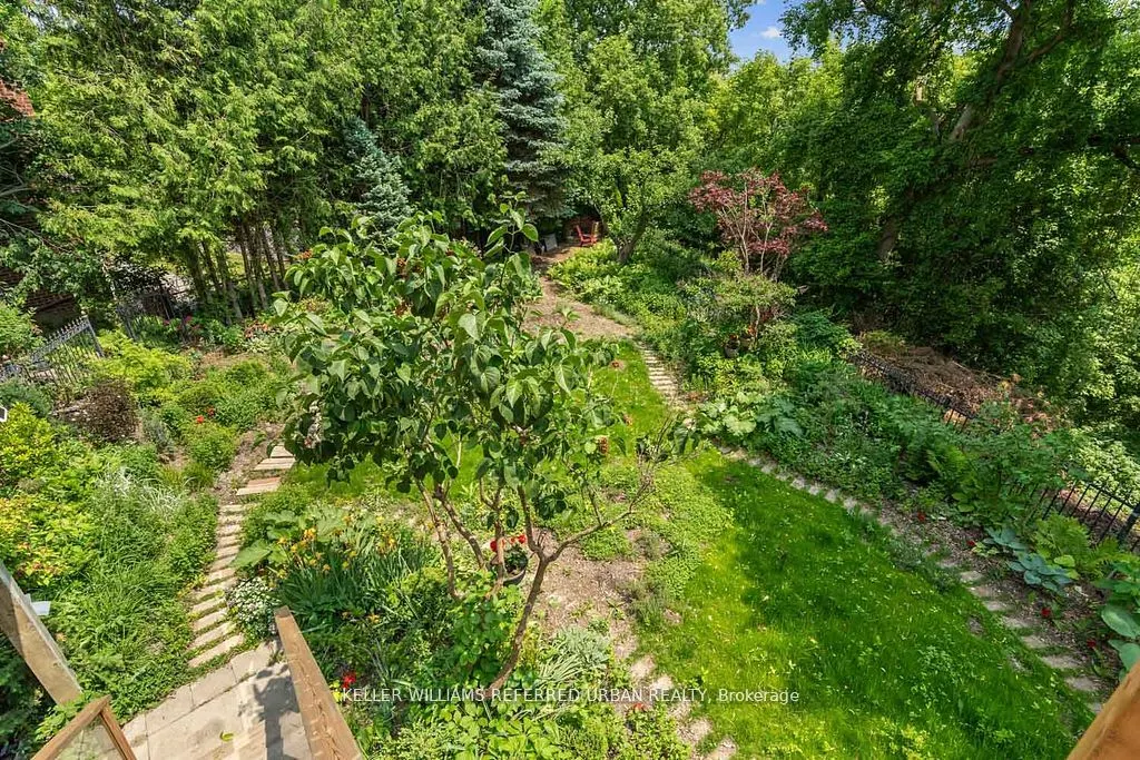 4 Saddletree Drive