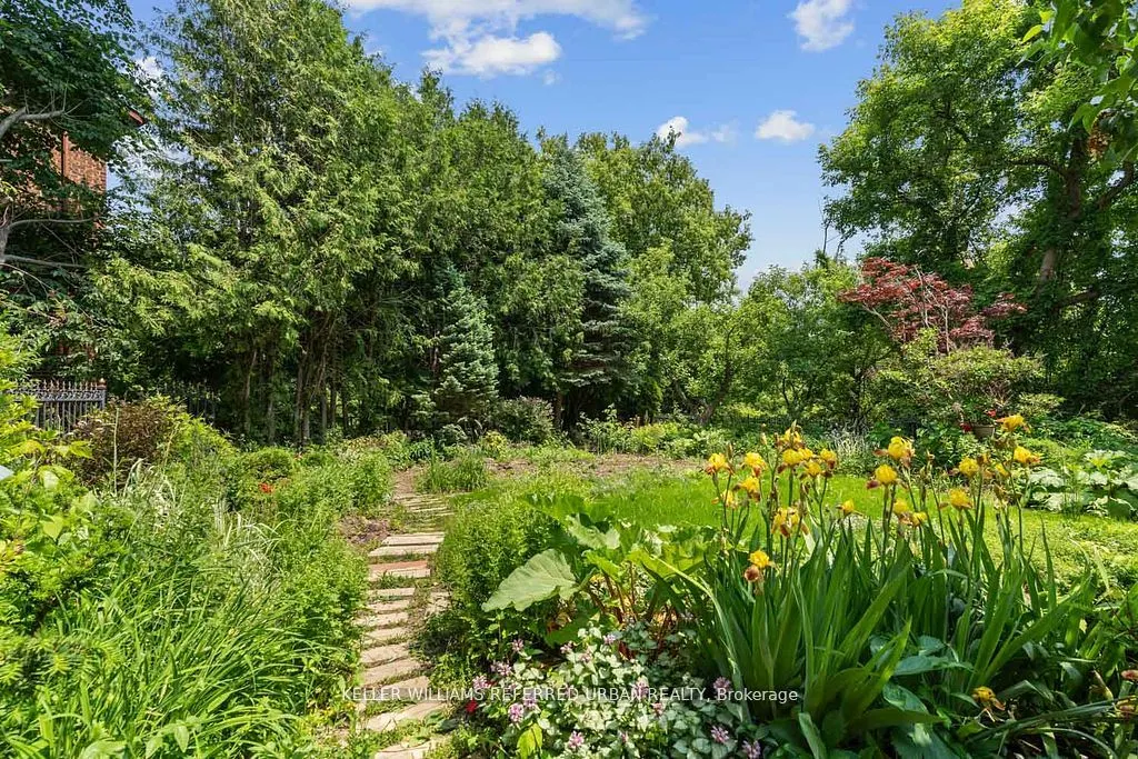 4 Saddletree Drive