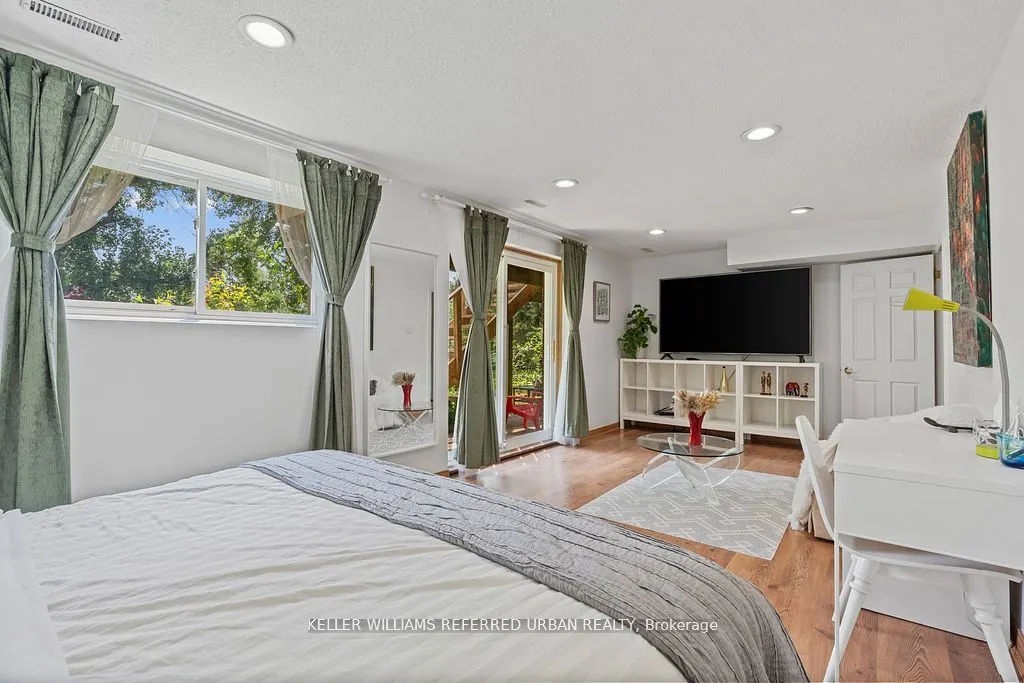 4 Saddletree Drive