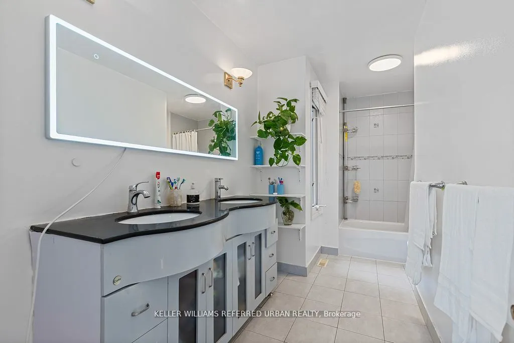 4 Saddletree Drive