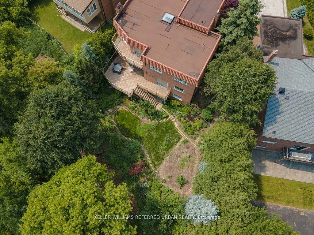 4 Saddletree Drive