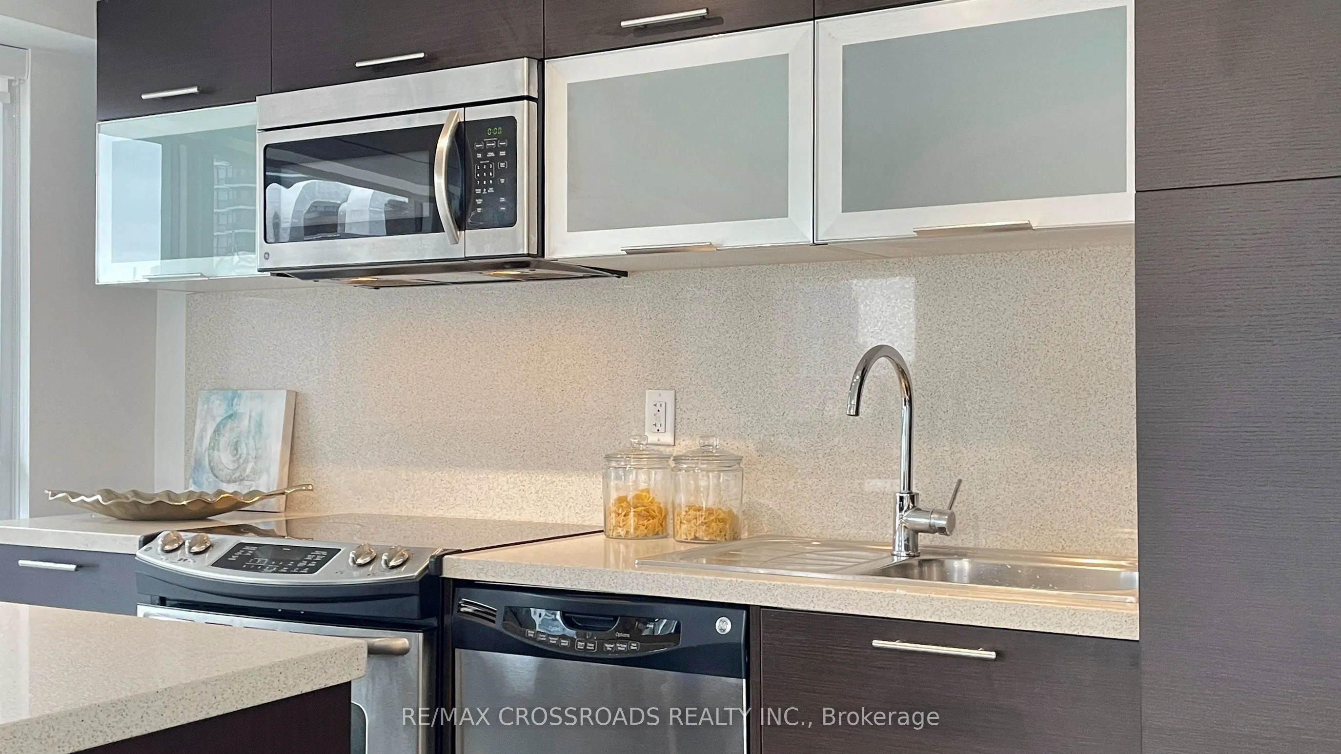 386 Yonge Street, #1602