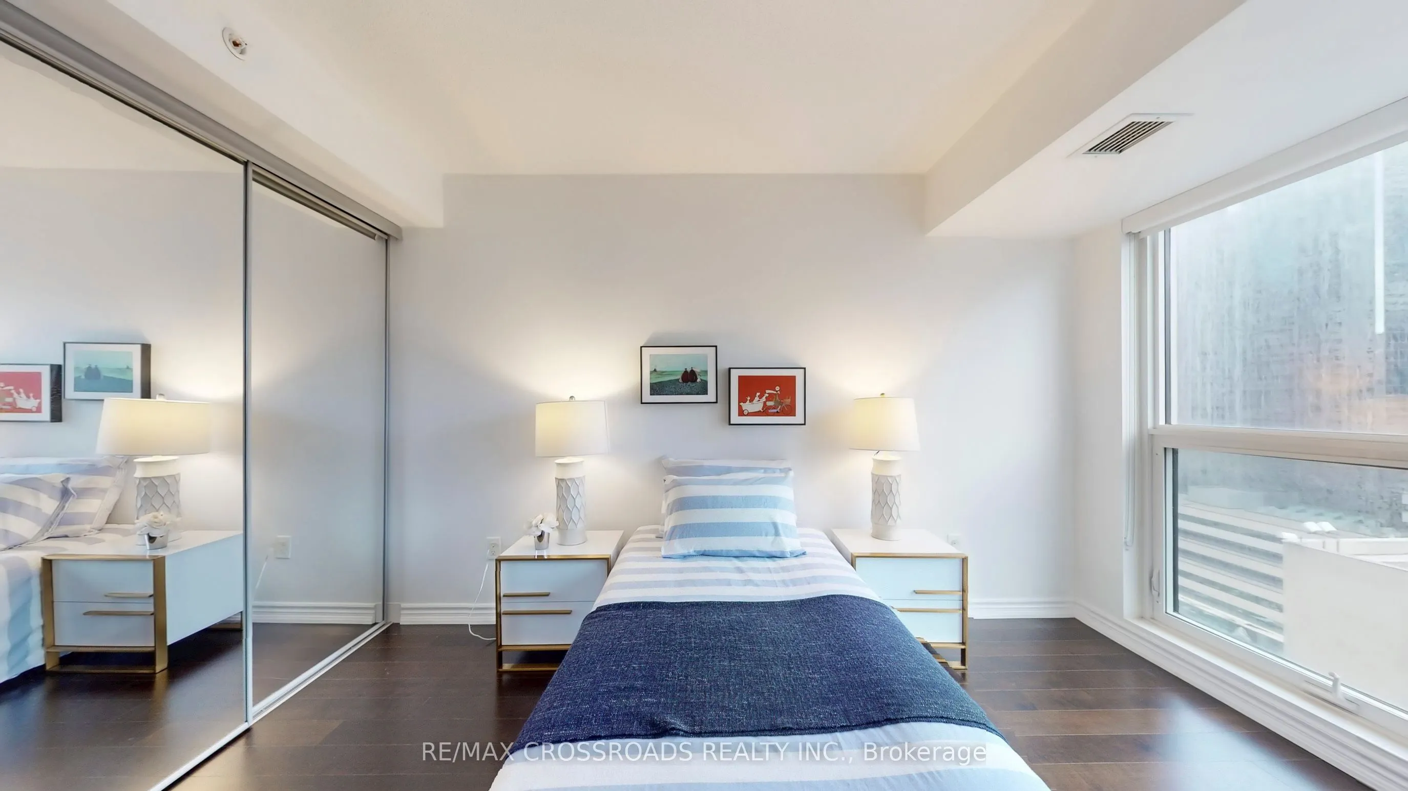 386 Yonge Street, #1602