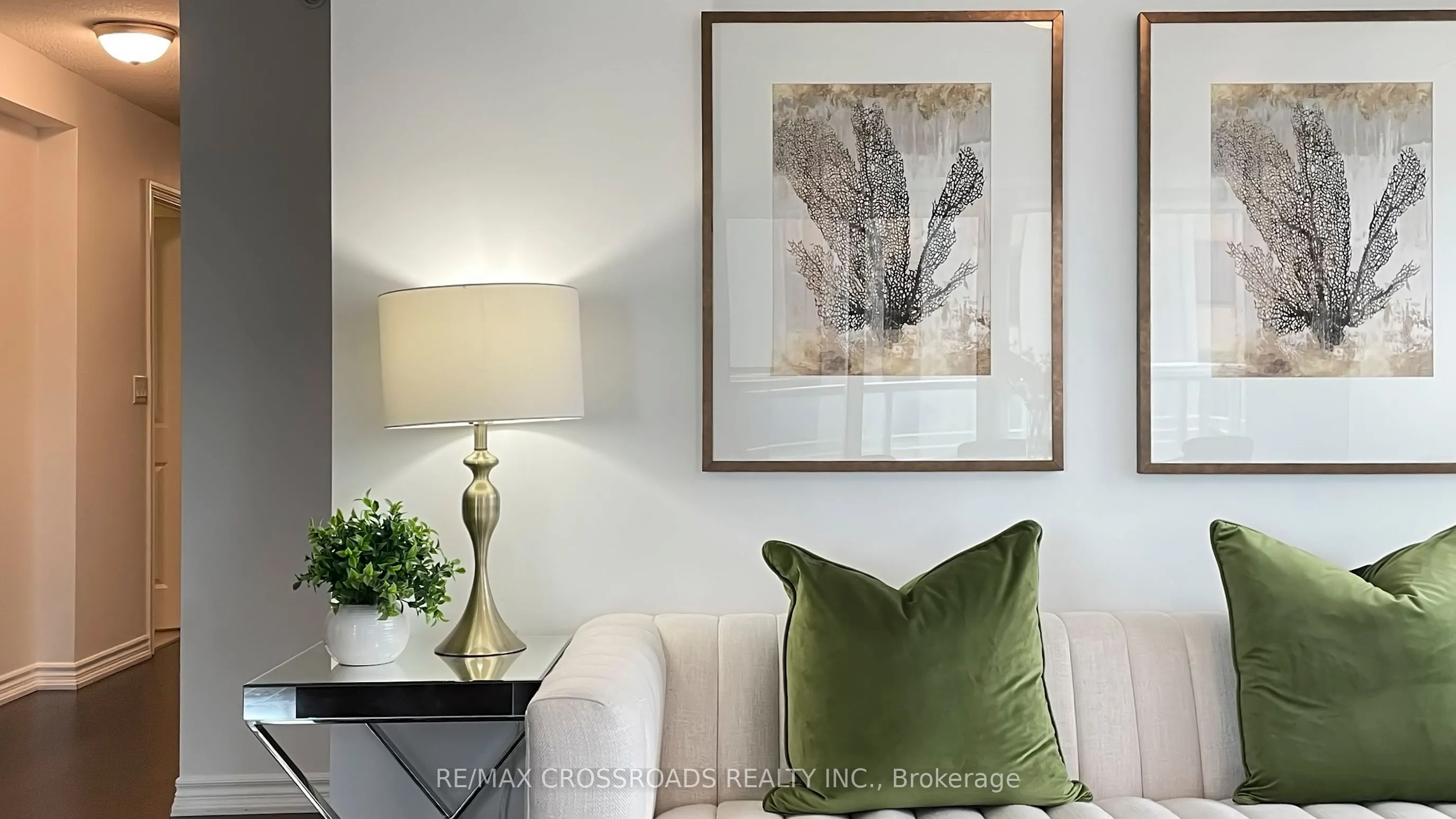 386 Yonge Street, #1602