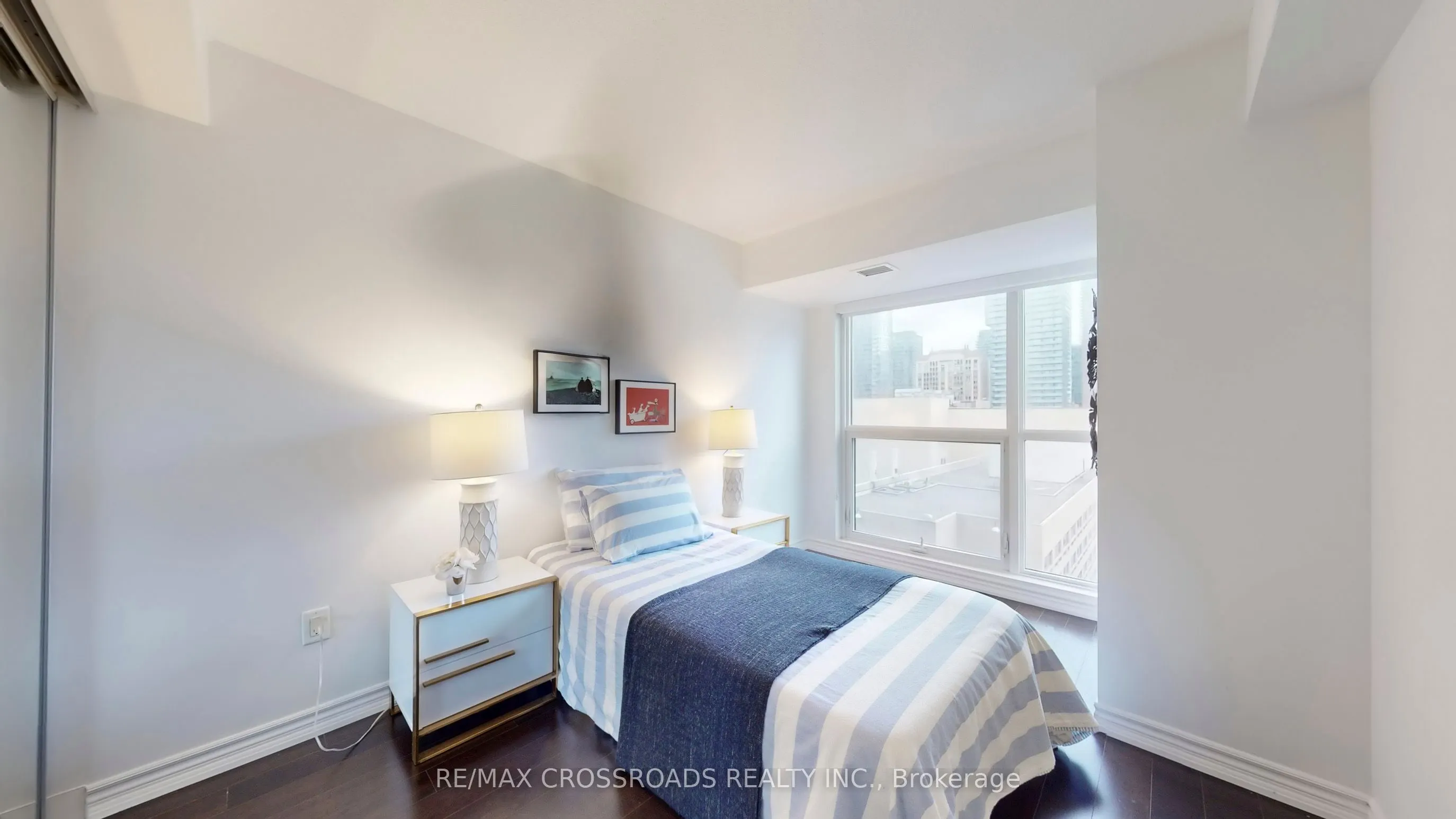 386 Yonge Street, #1602