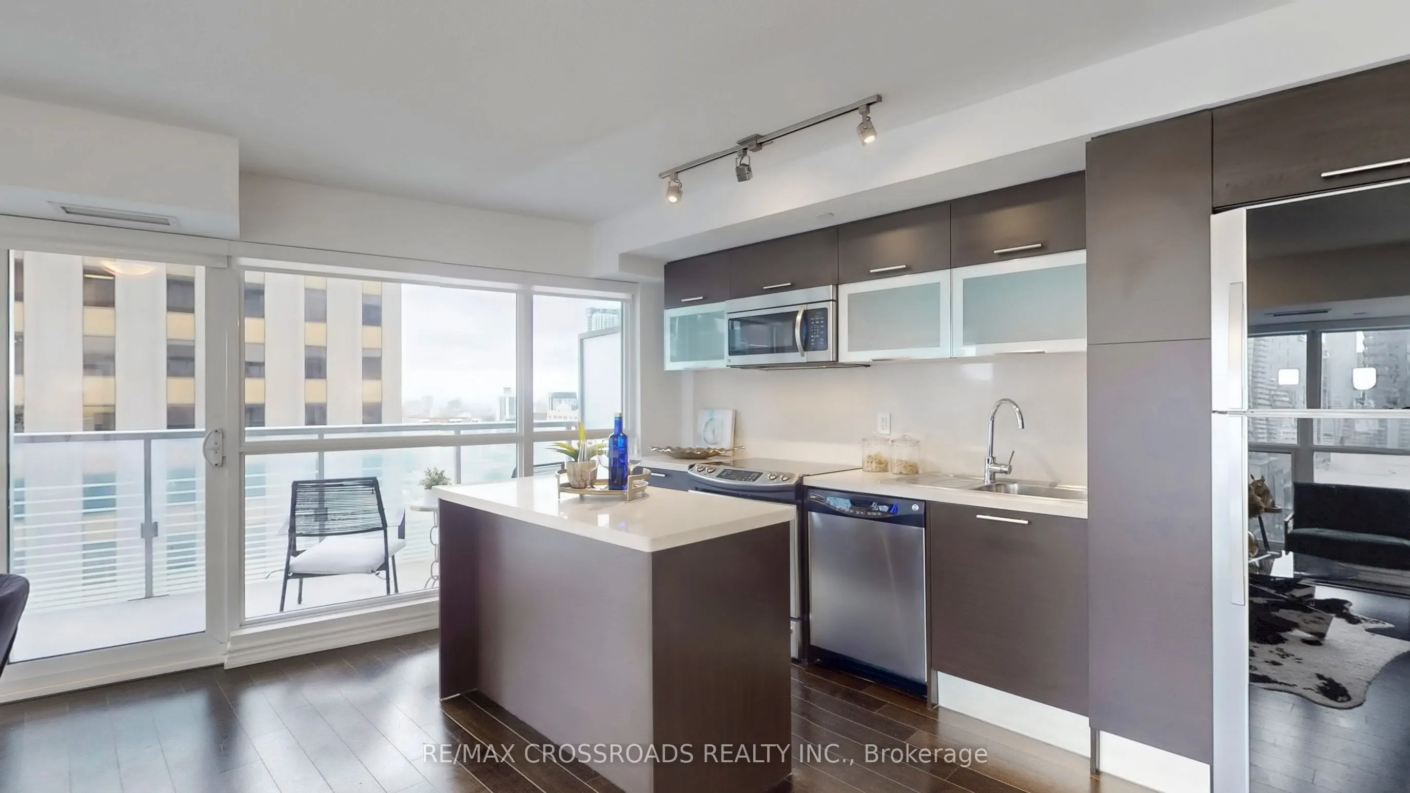 386 Yonge Street, #1602