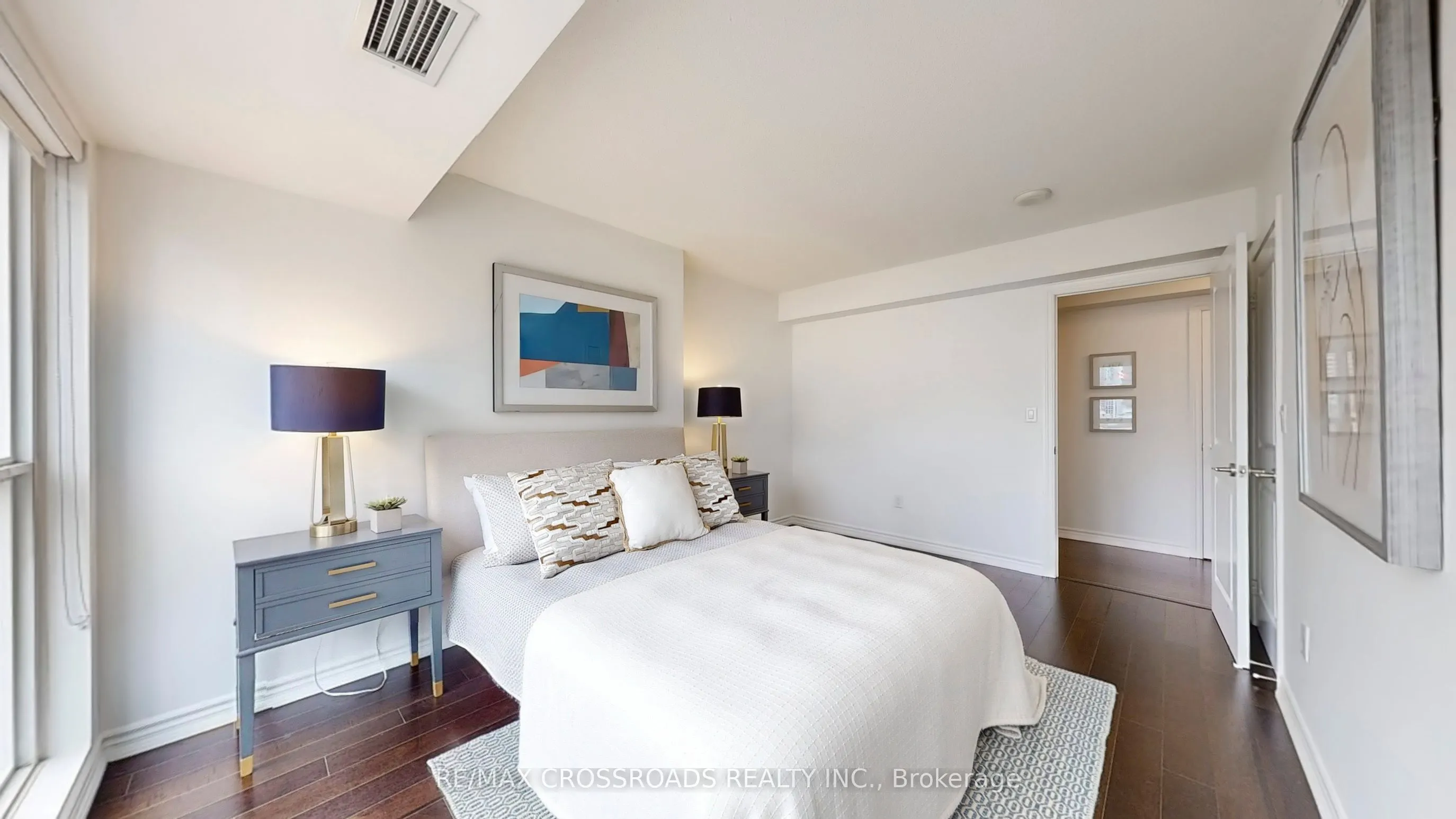 386 Yonge Street, #1602