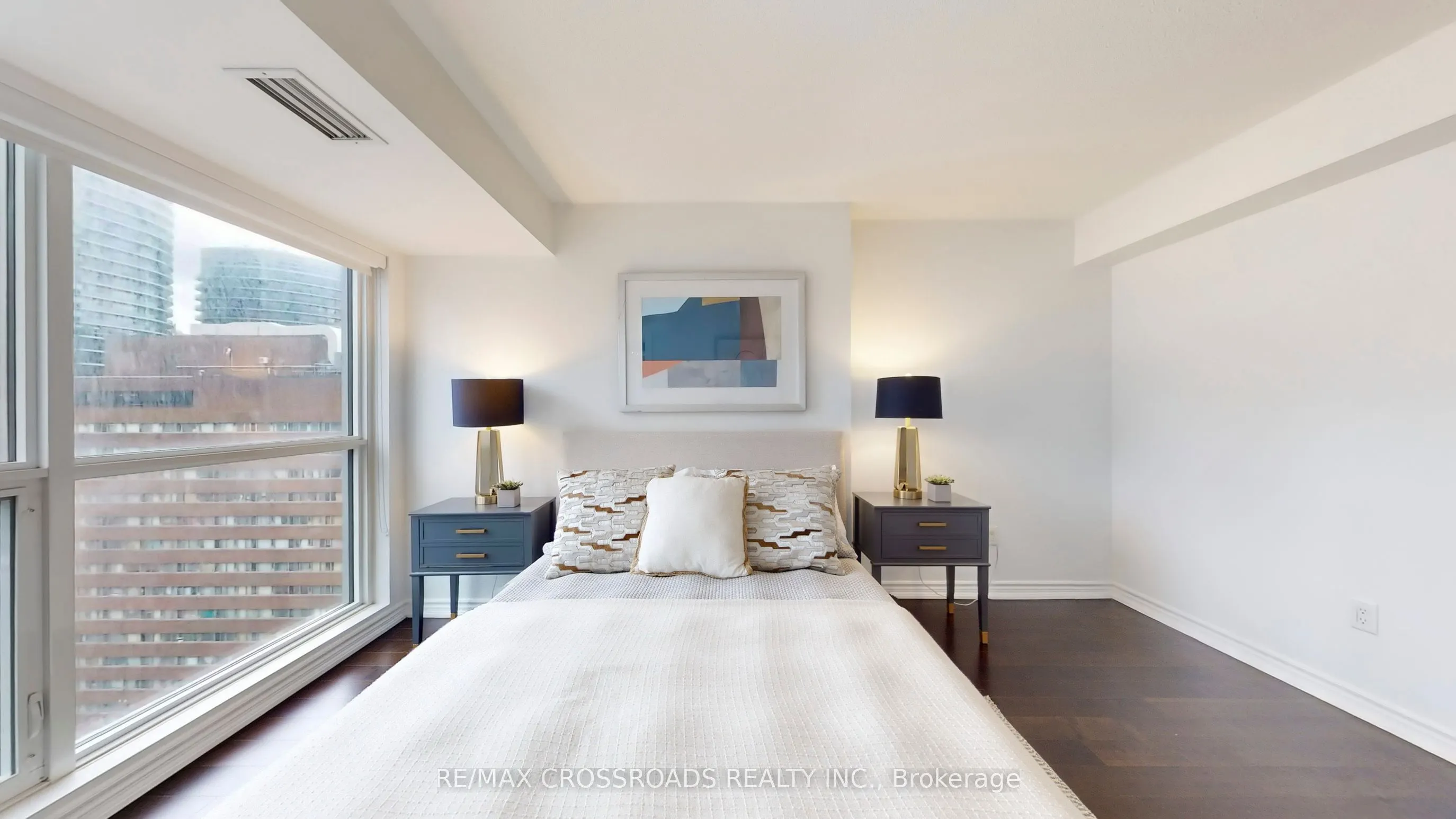 386 Yonge Street, #1602