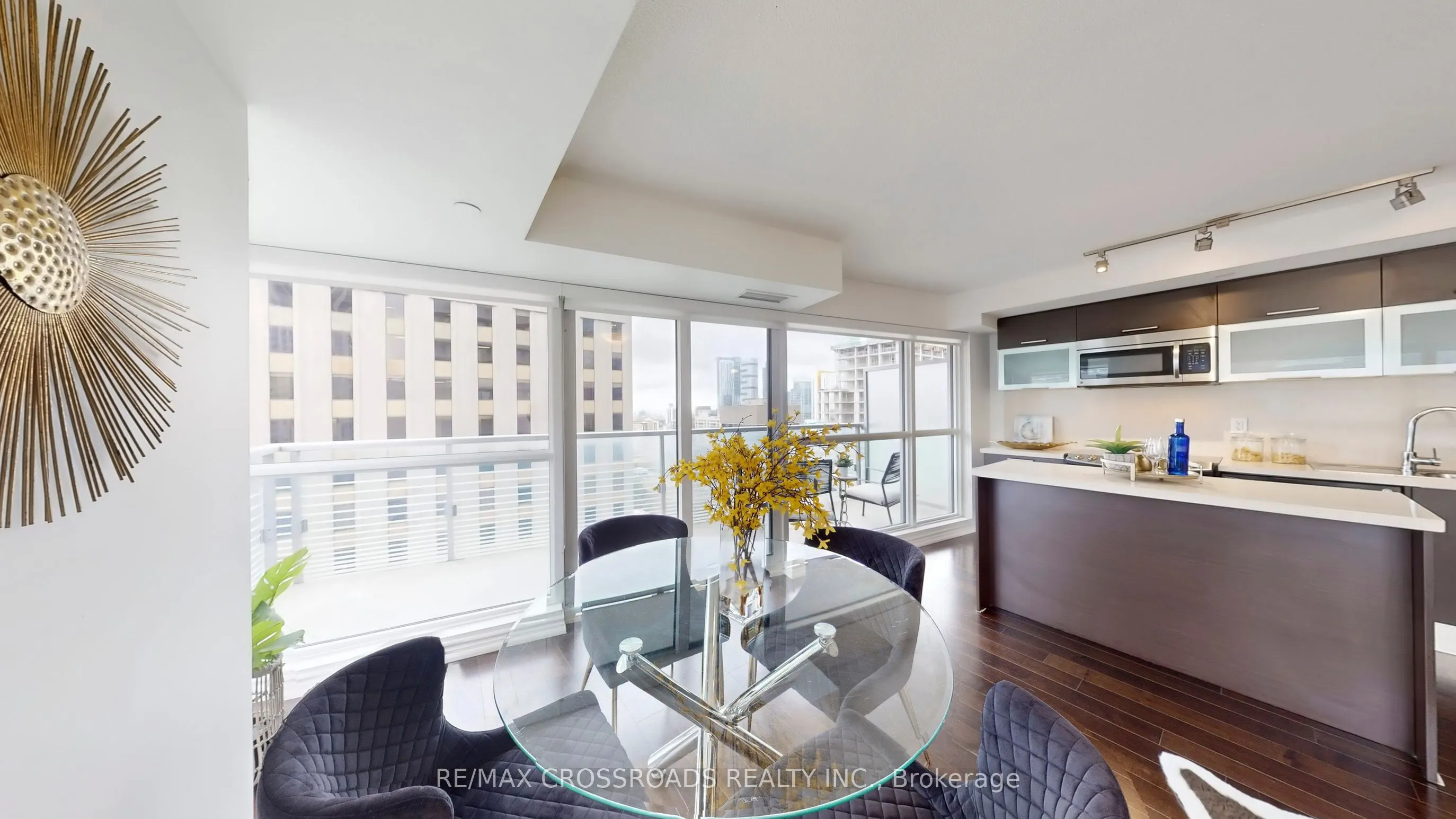 386 Yonge Street, #1602