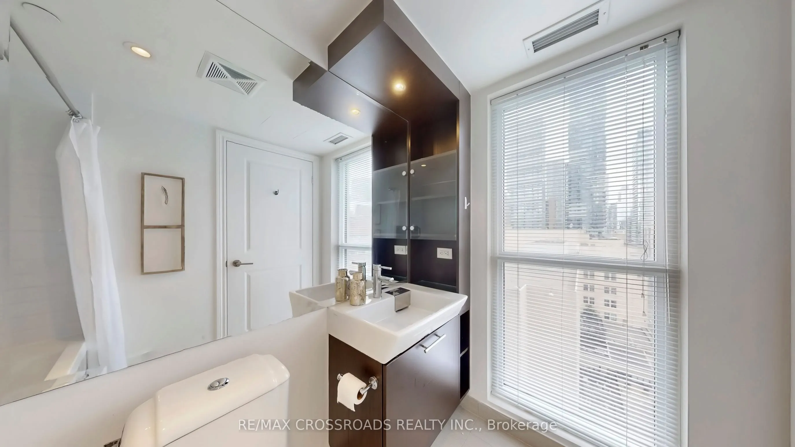 386 Yonge Street, #1602