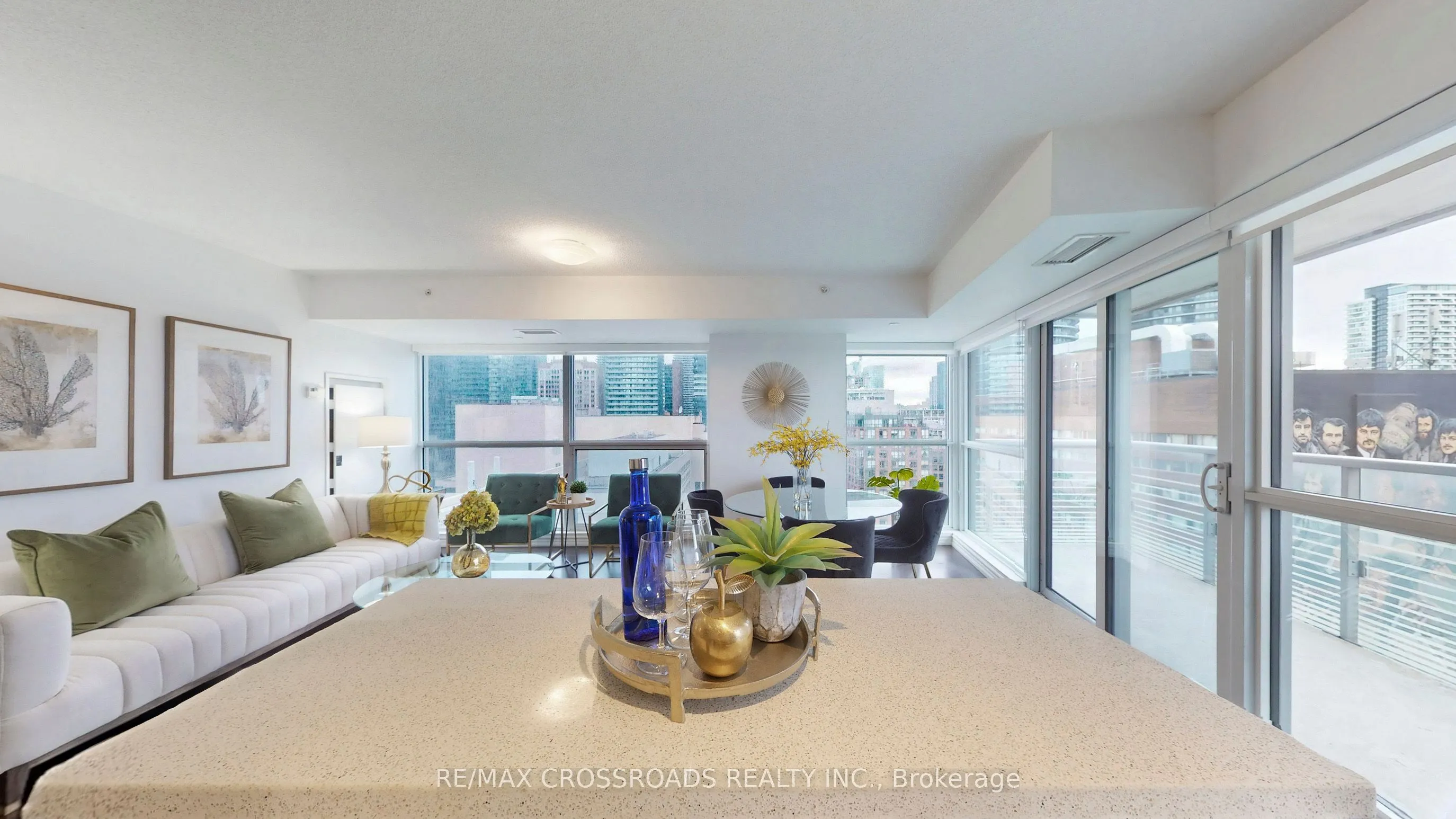 386 Yonge Street, #1602