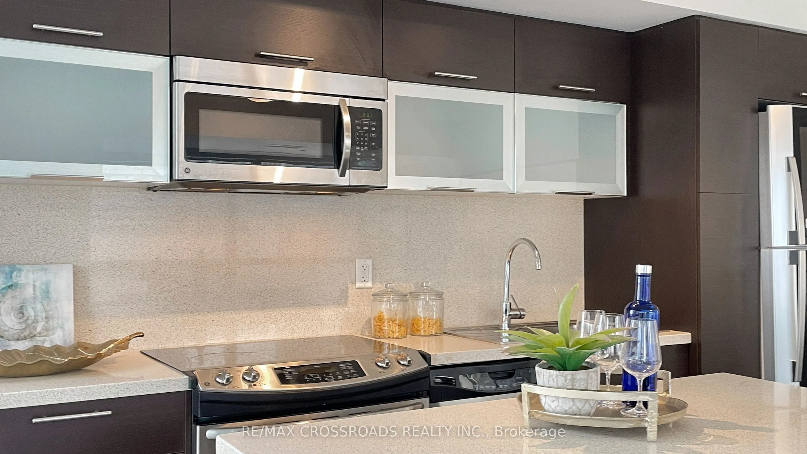386 Yonge Street, #1602