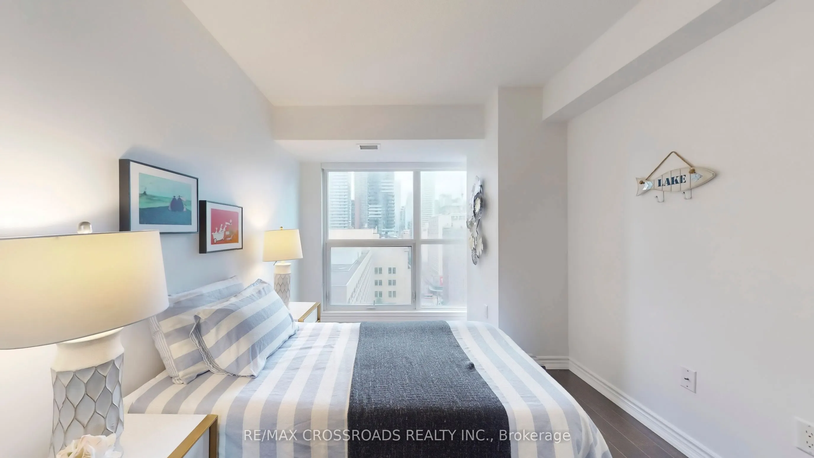 386 Yonge Street, #1602