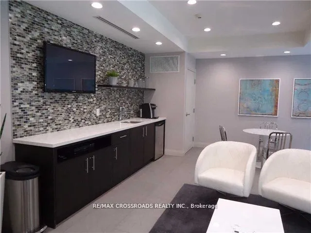 17 Kenaston Gardens, #414