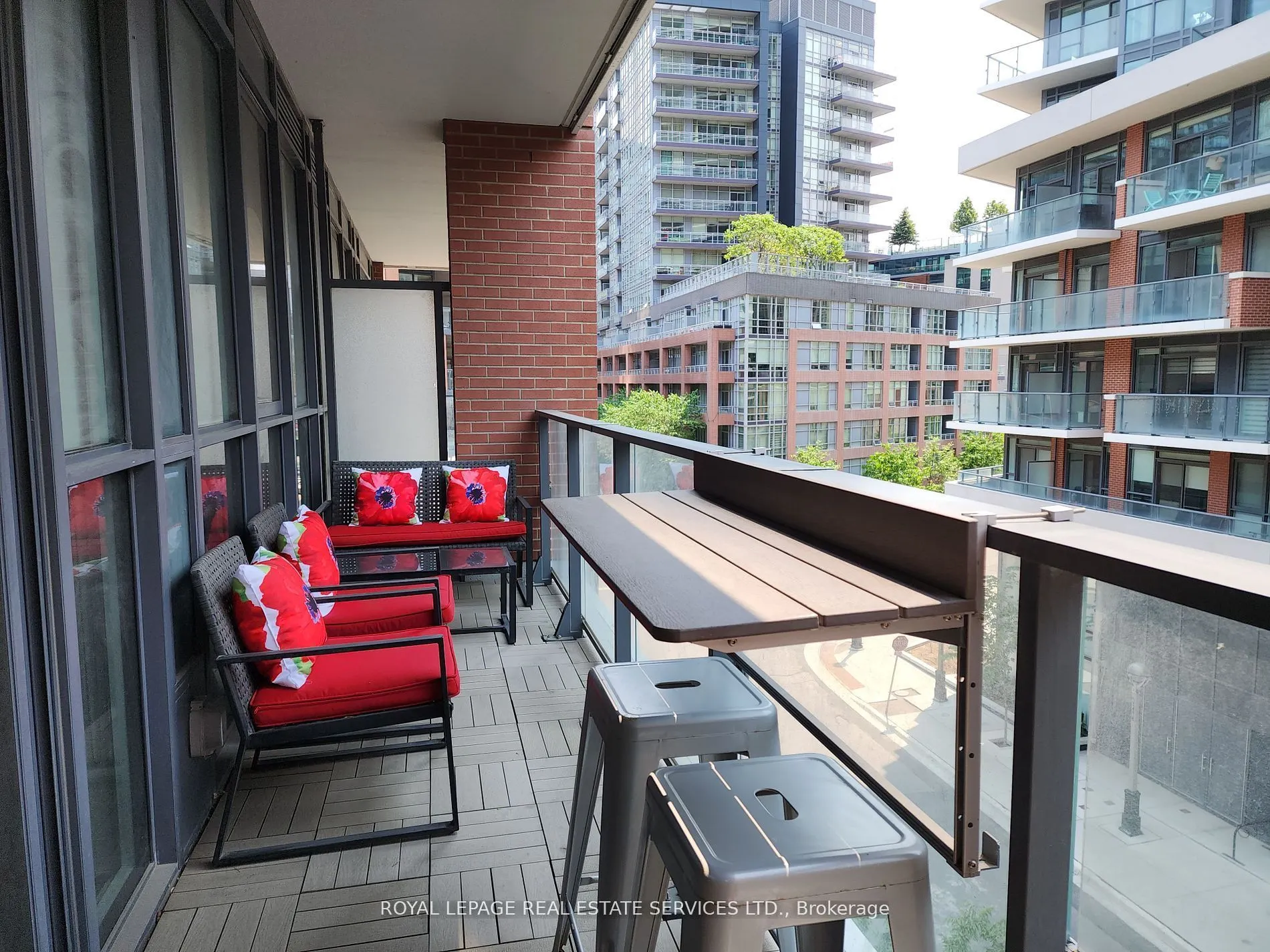 50 Bruyeres Mews, #517