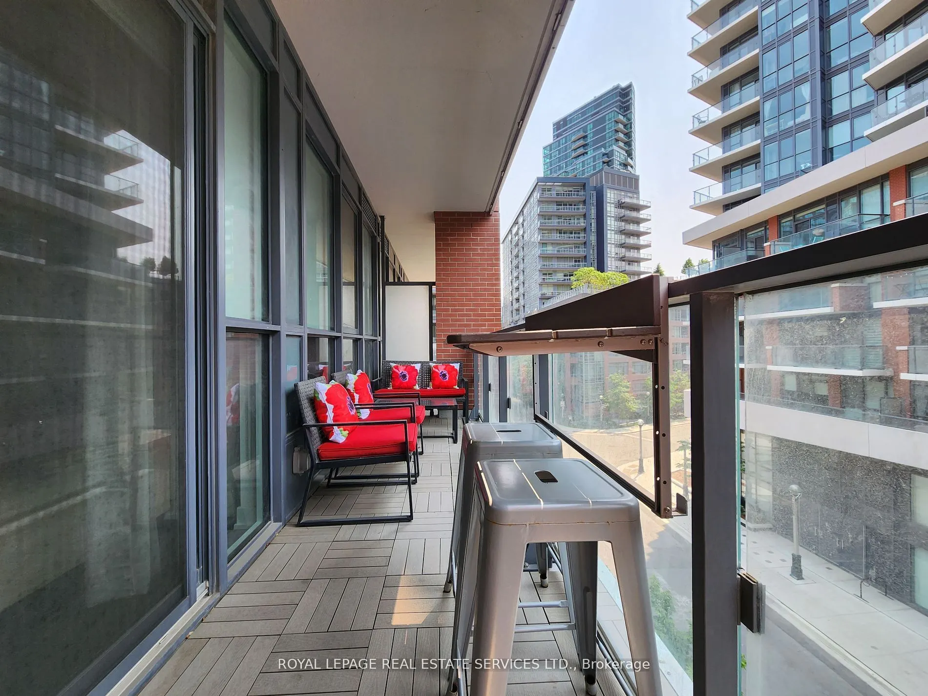 50 Bruyeres Mews, #517