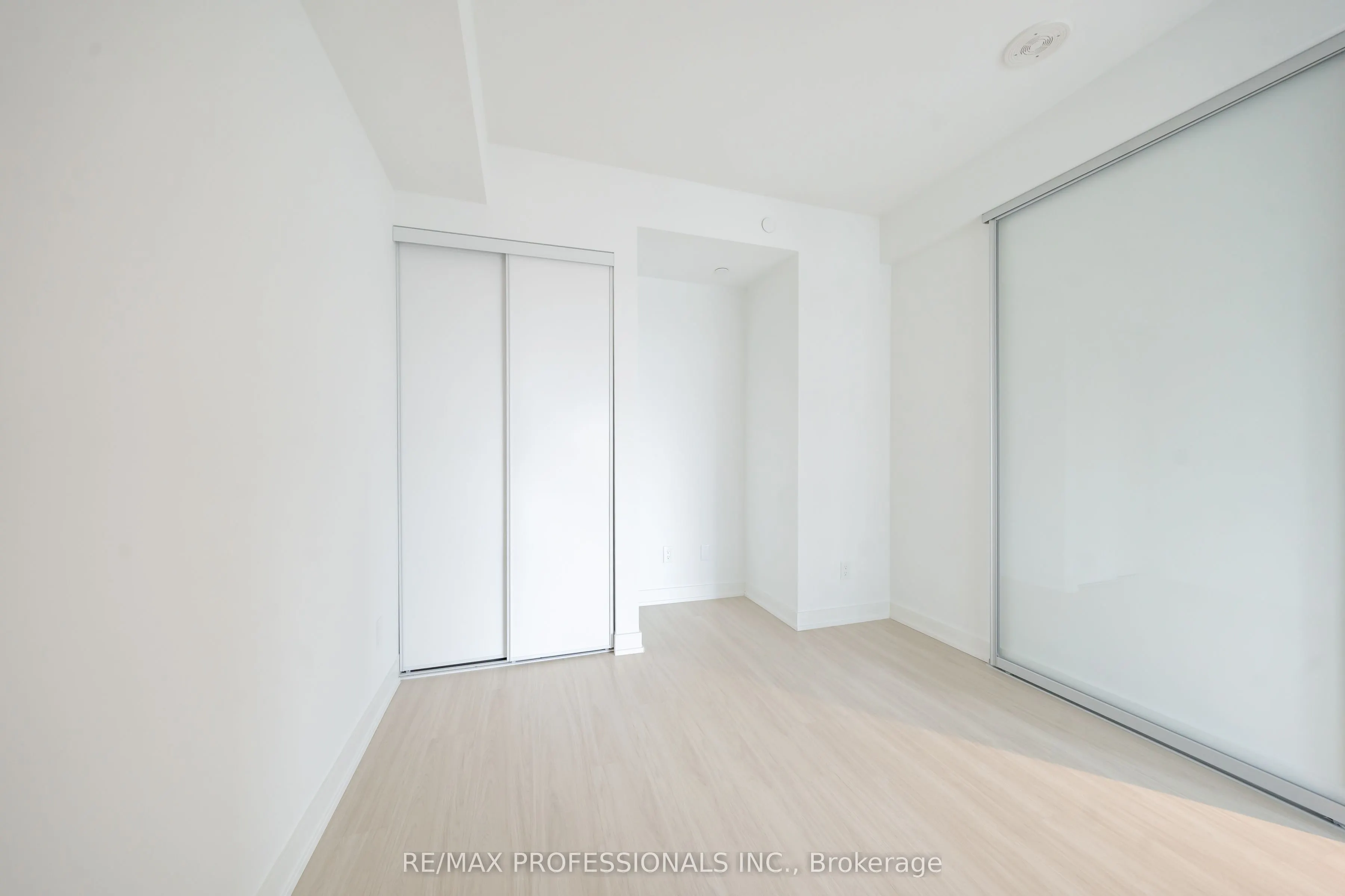 8 Wellesley Street W, #4206