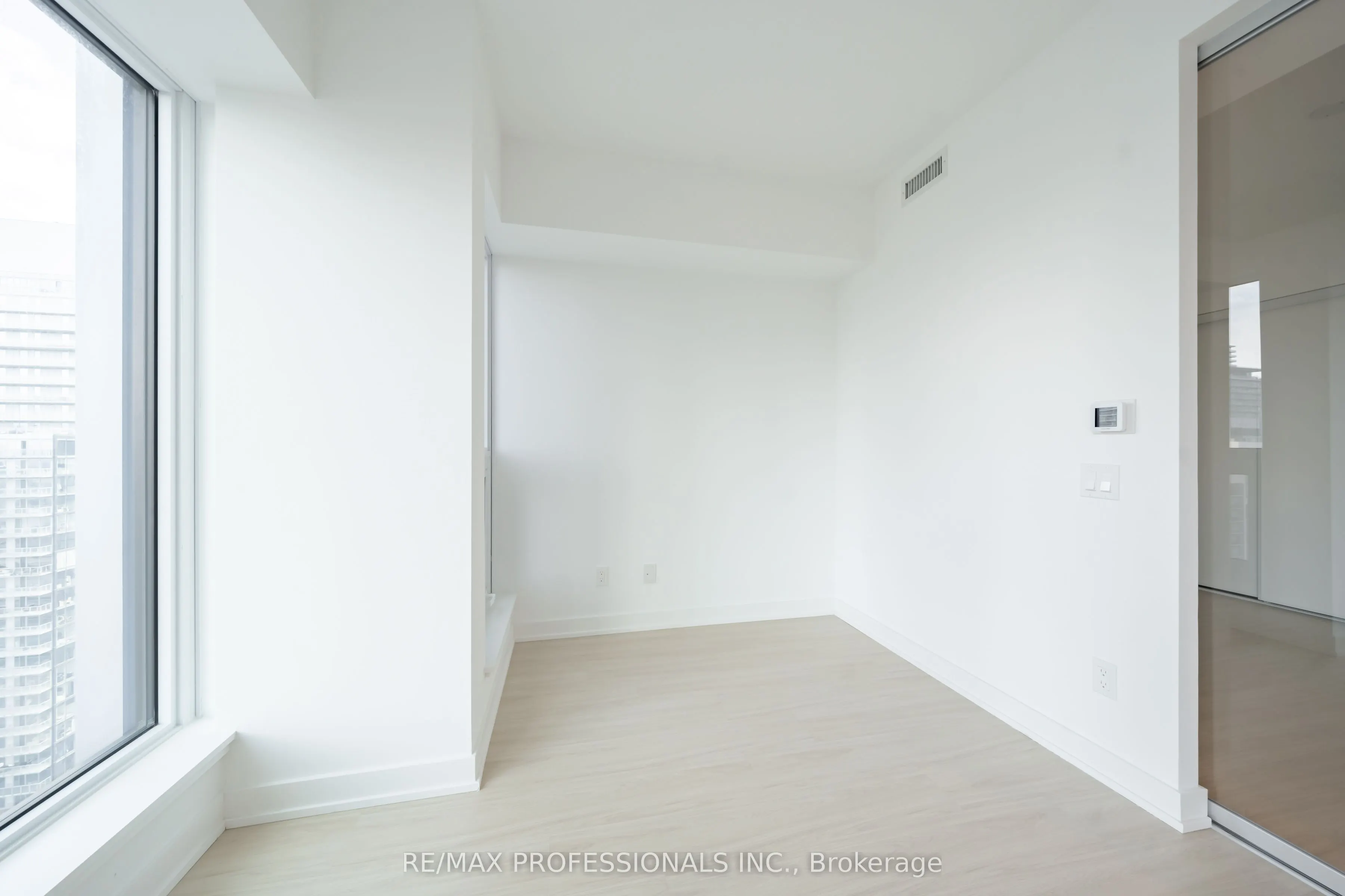 8 Wellesley Street W, #4206