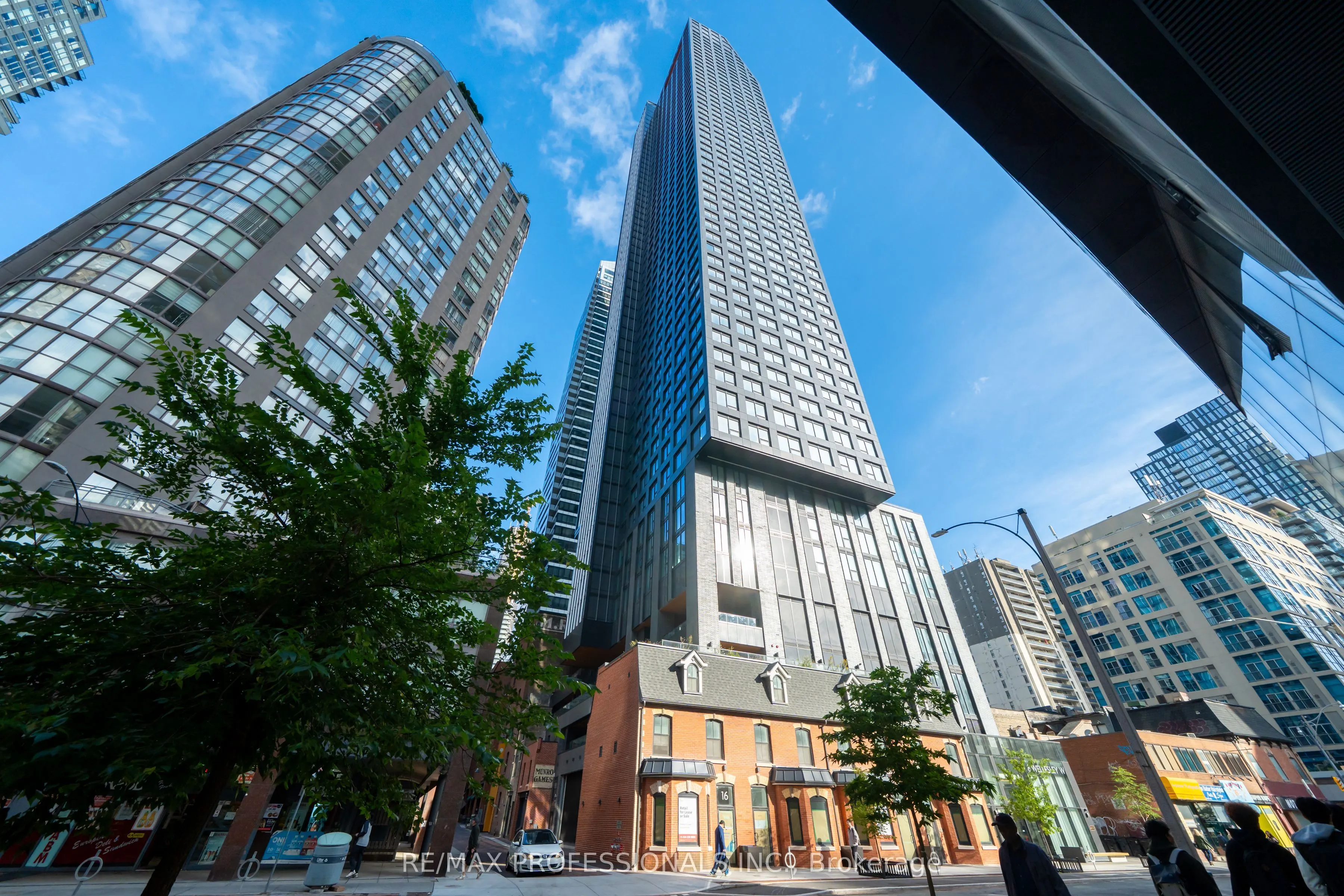 8 Wellesley Street W, #4206
