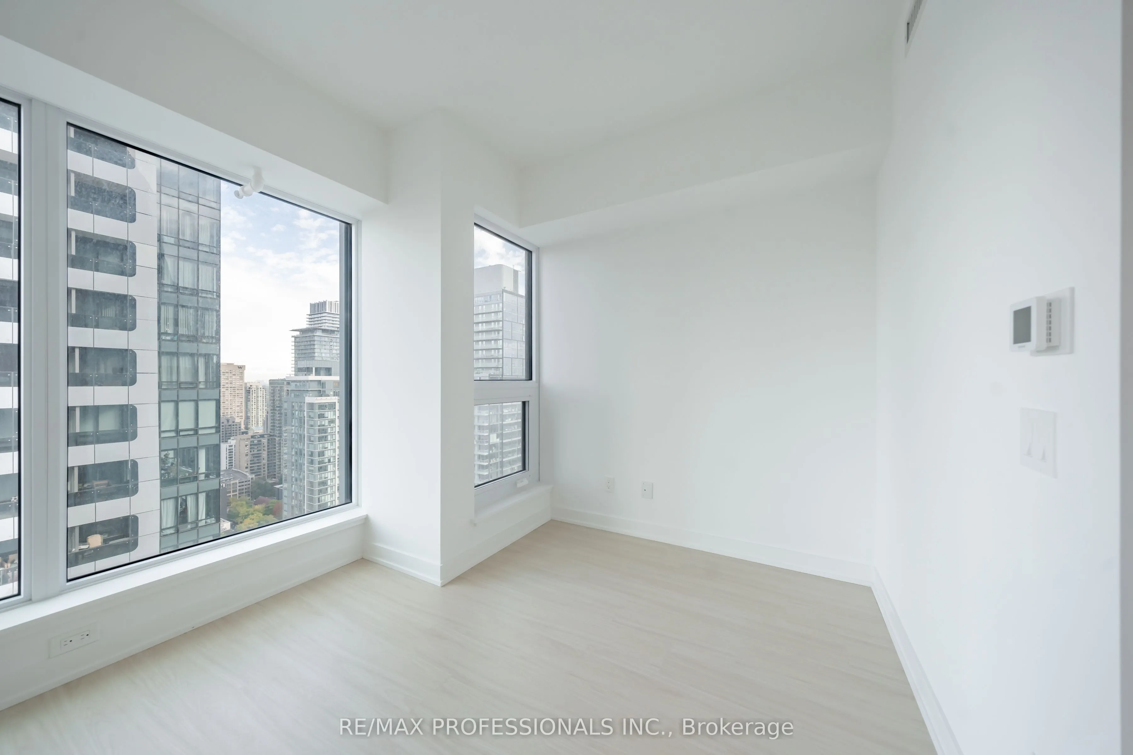8 Wellesley Street W, #4206