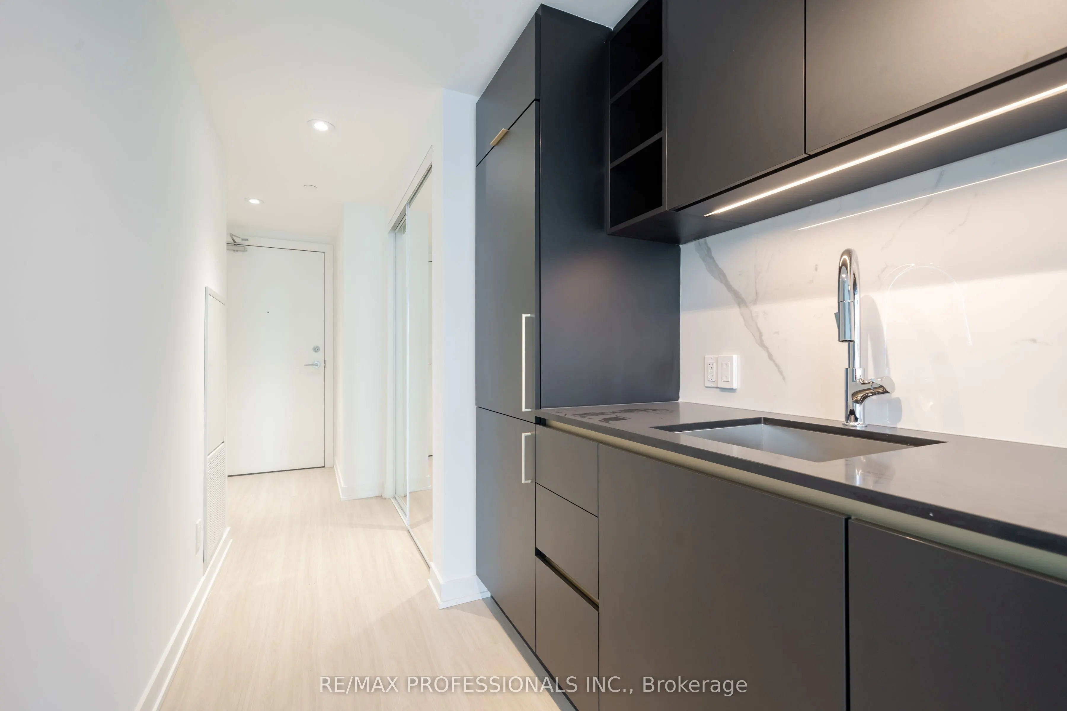 8 Wellesley Street W, #4206