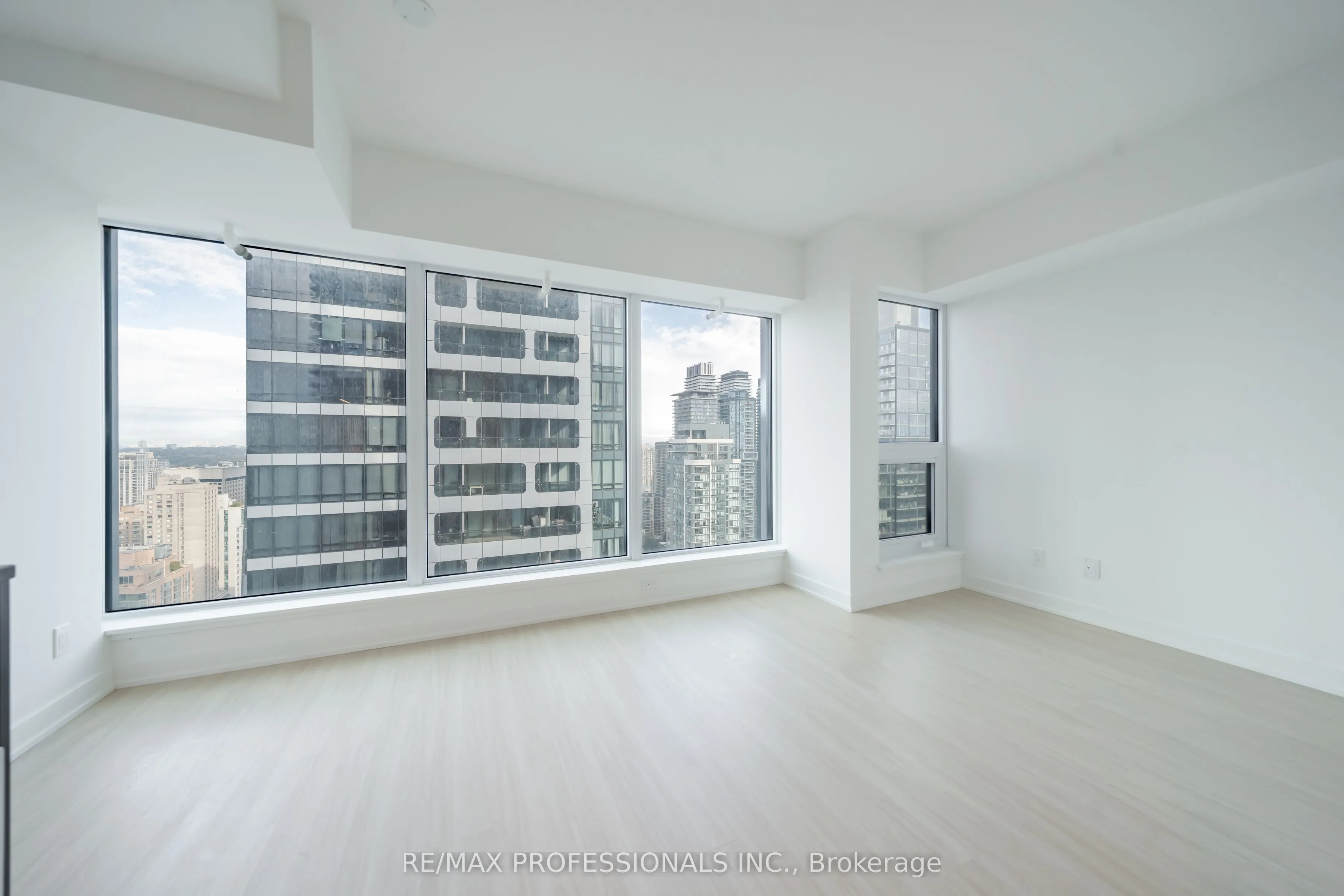 8 Wellesley Street W, #4206