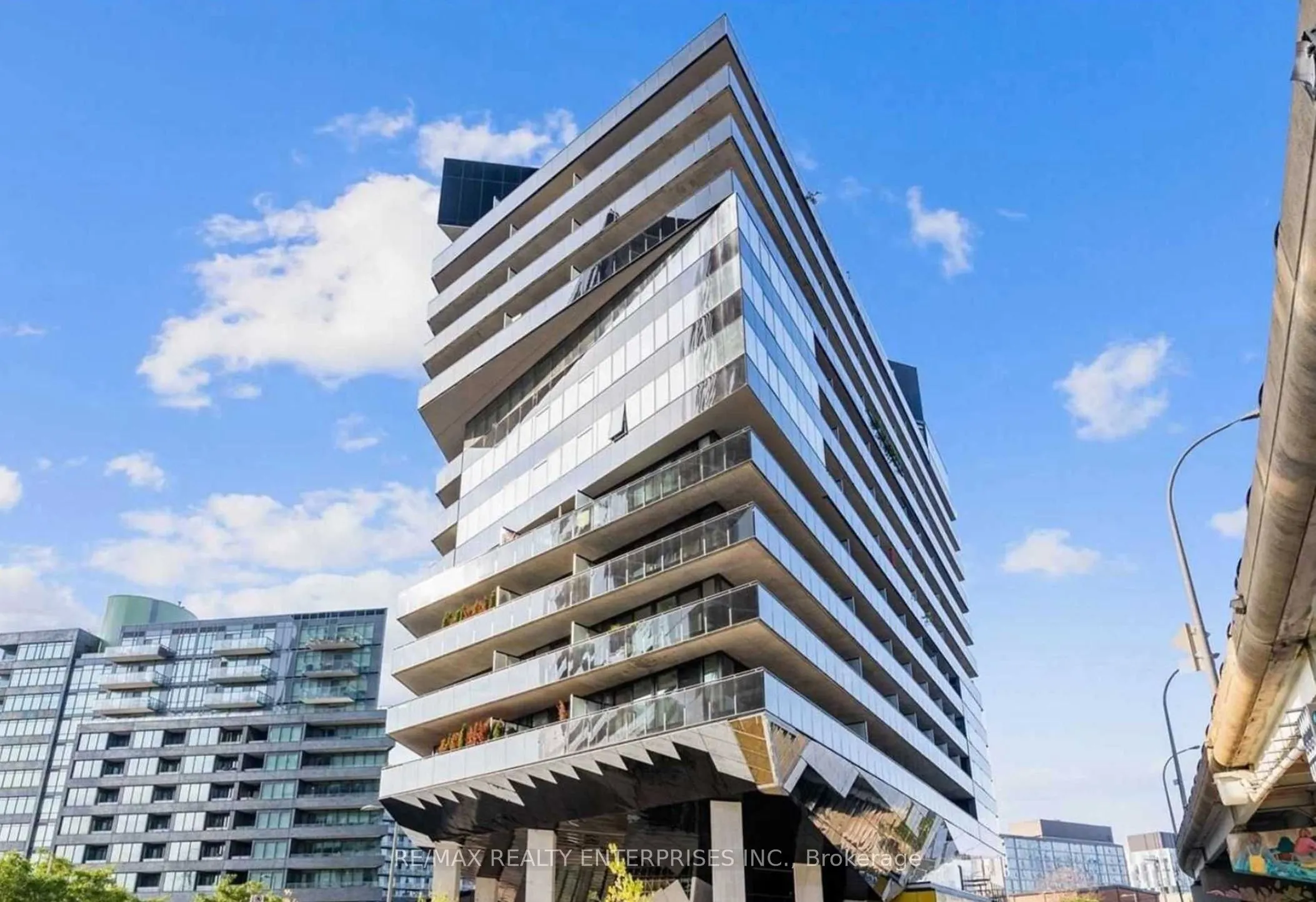21 Lawren Harris Square, #809
