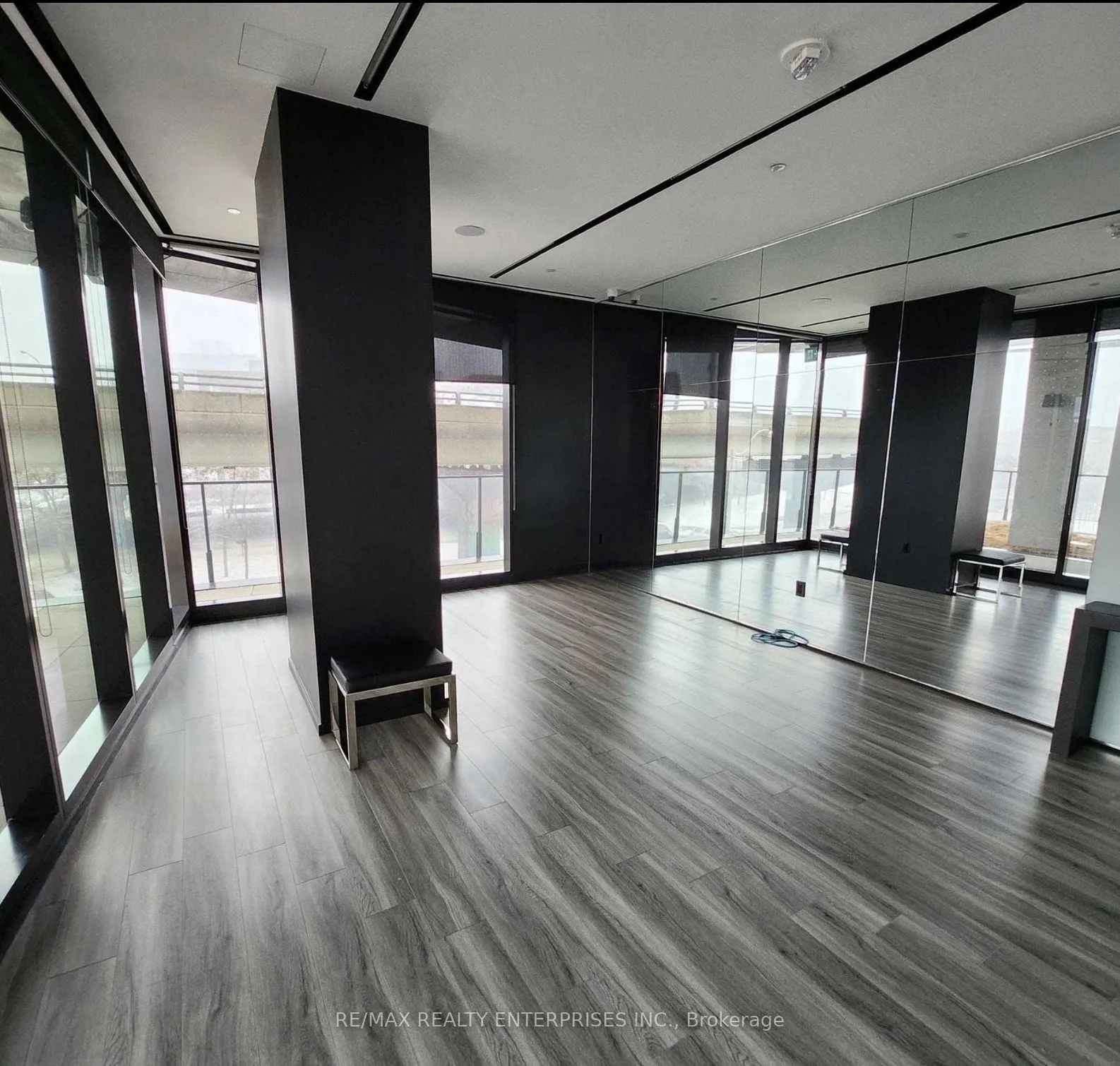 21 Lawren Harris Square, #809