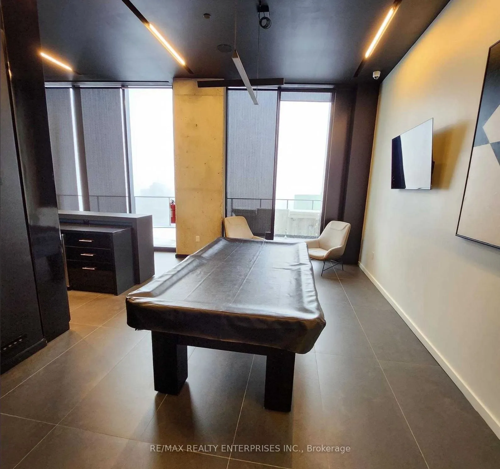 21 Lawren Harris Square, #809