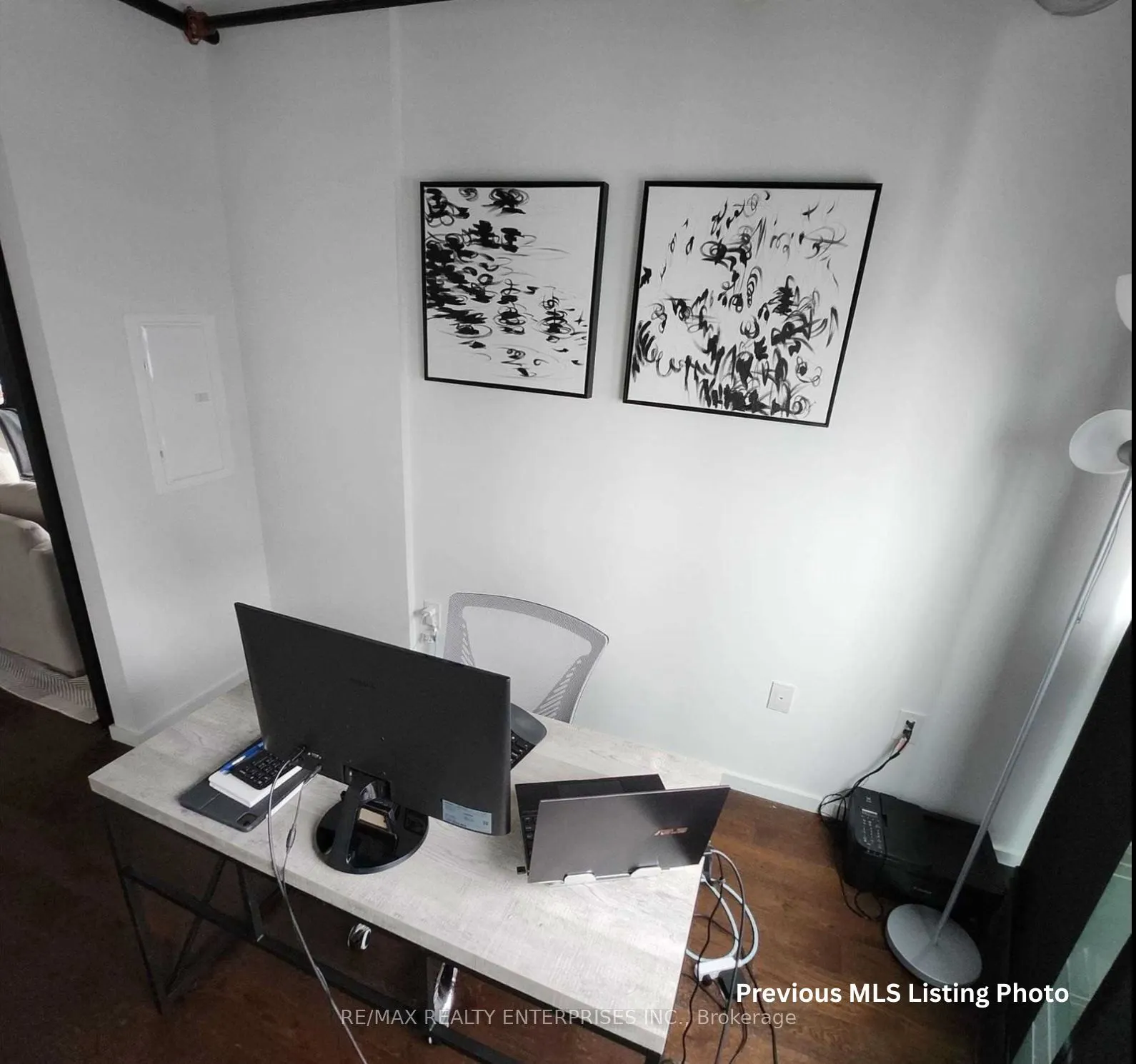 21 Lawren Harris Square, #809
