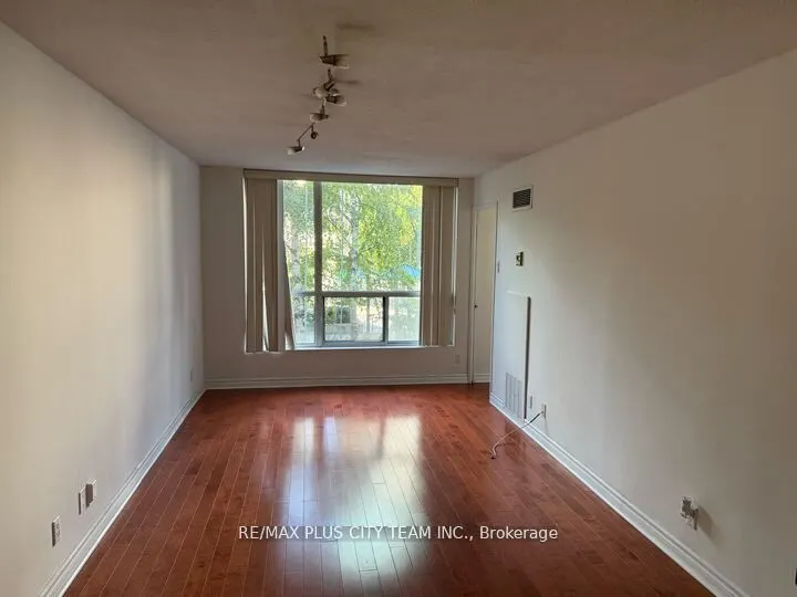 92 King Street E