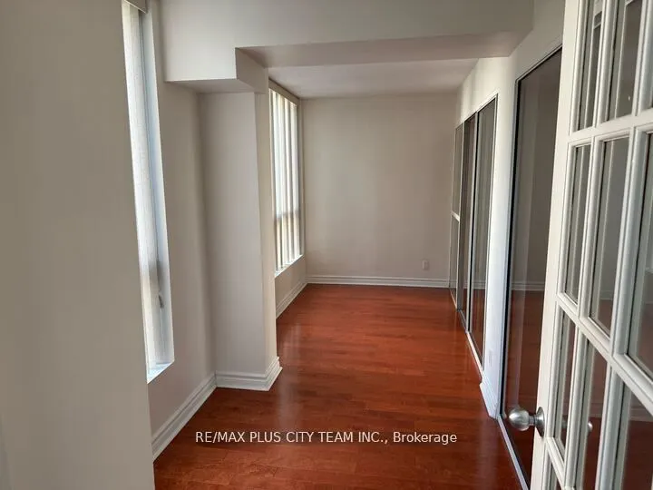 92 King Street E