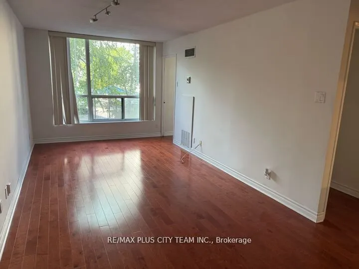 92 King Street E