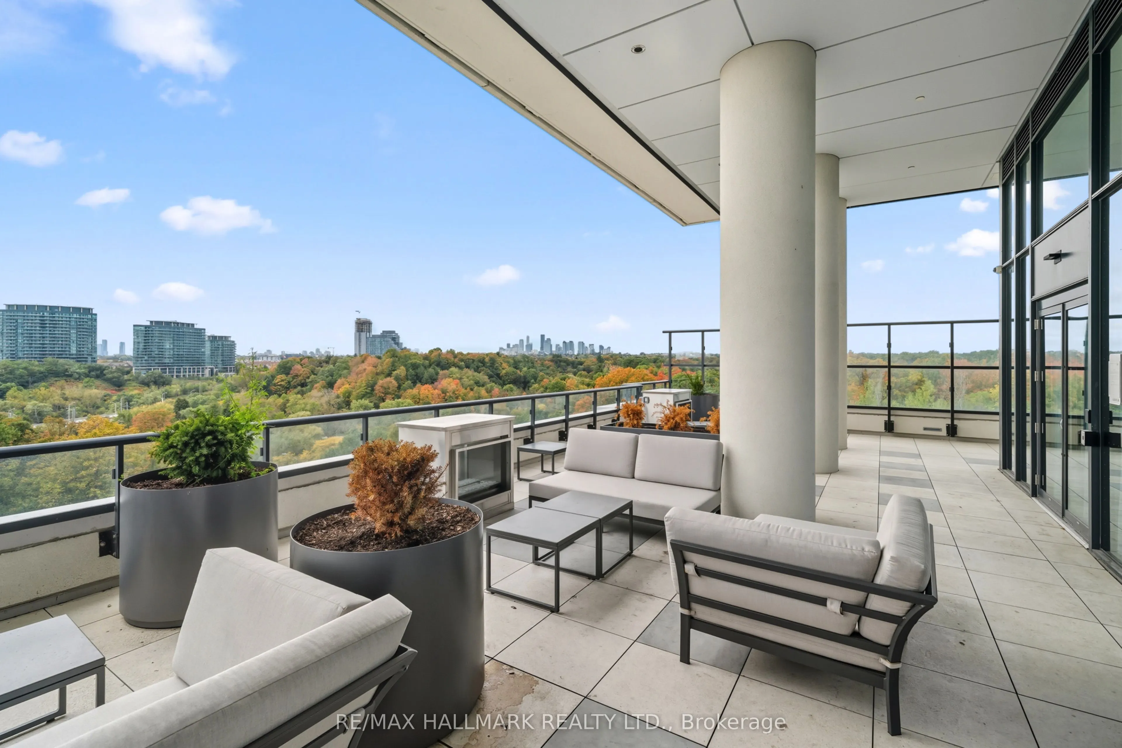 10 Inn On The Park Drive