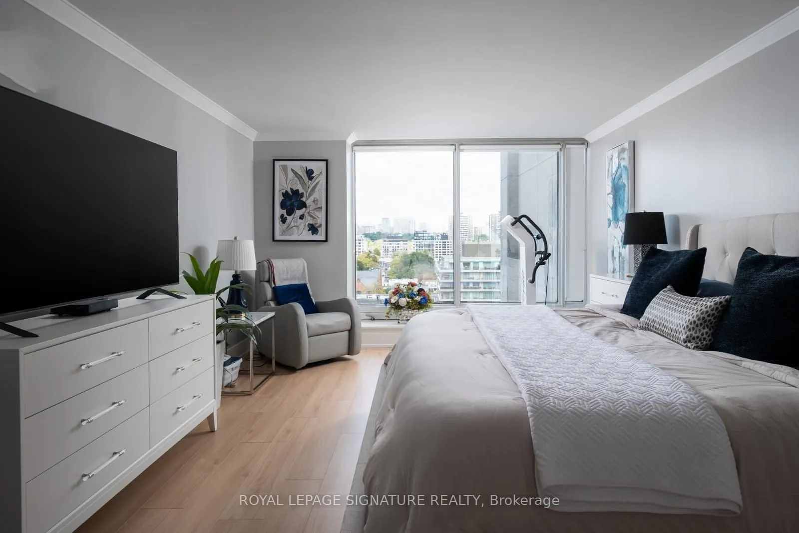 110 Bloor Street W, #1201