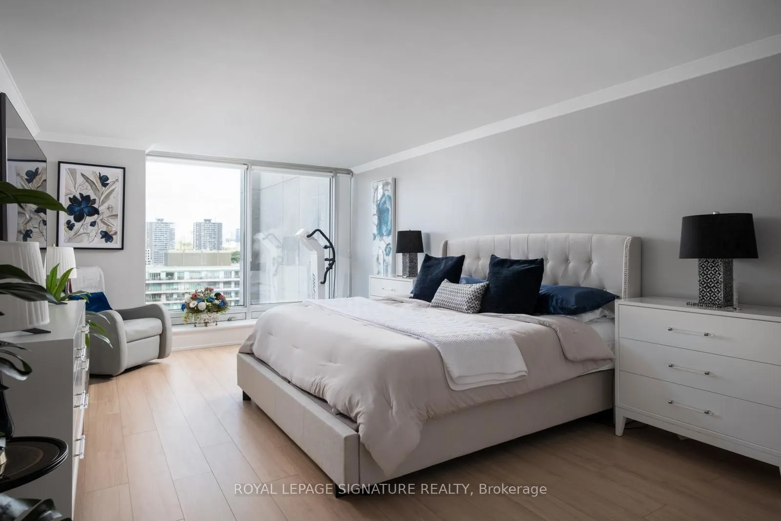 110 Bloor Street W, #1201
