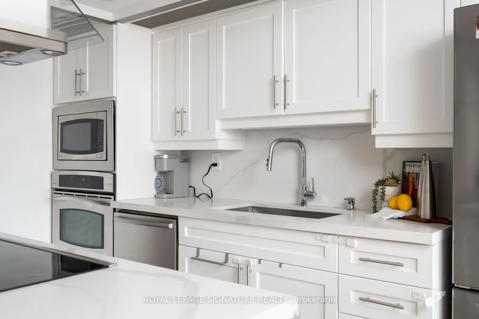 110 Bloor Street W, #1201