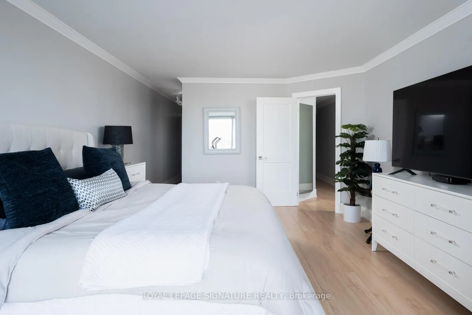 110 Bloor Street W, #1201