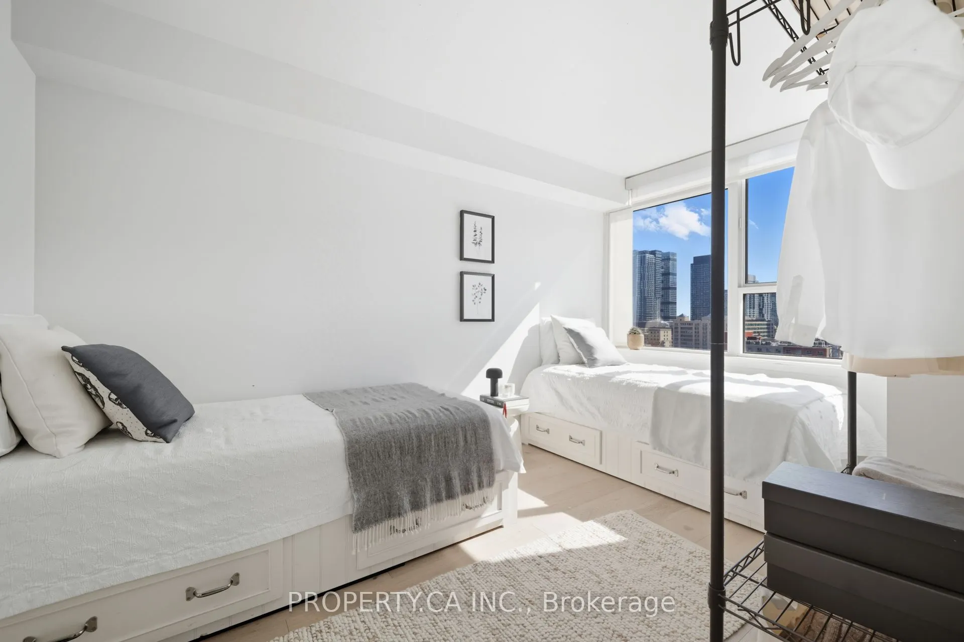 45 Carlton Street, #1501